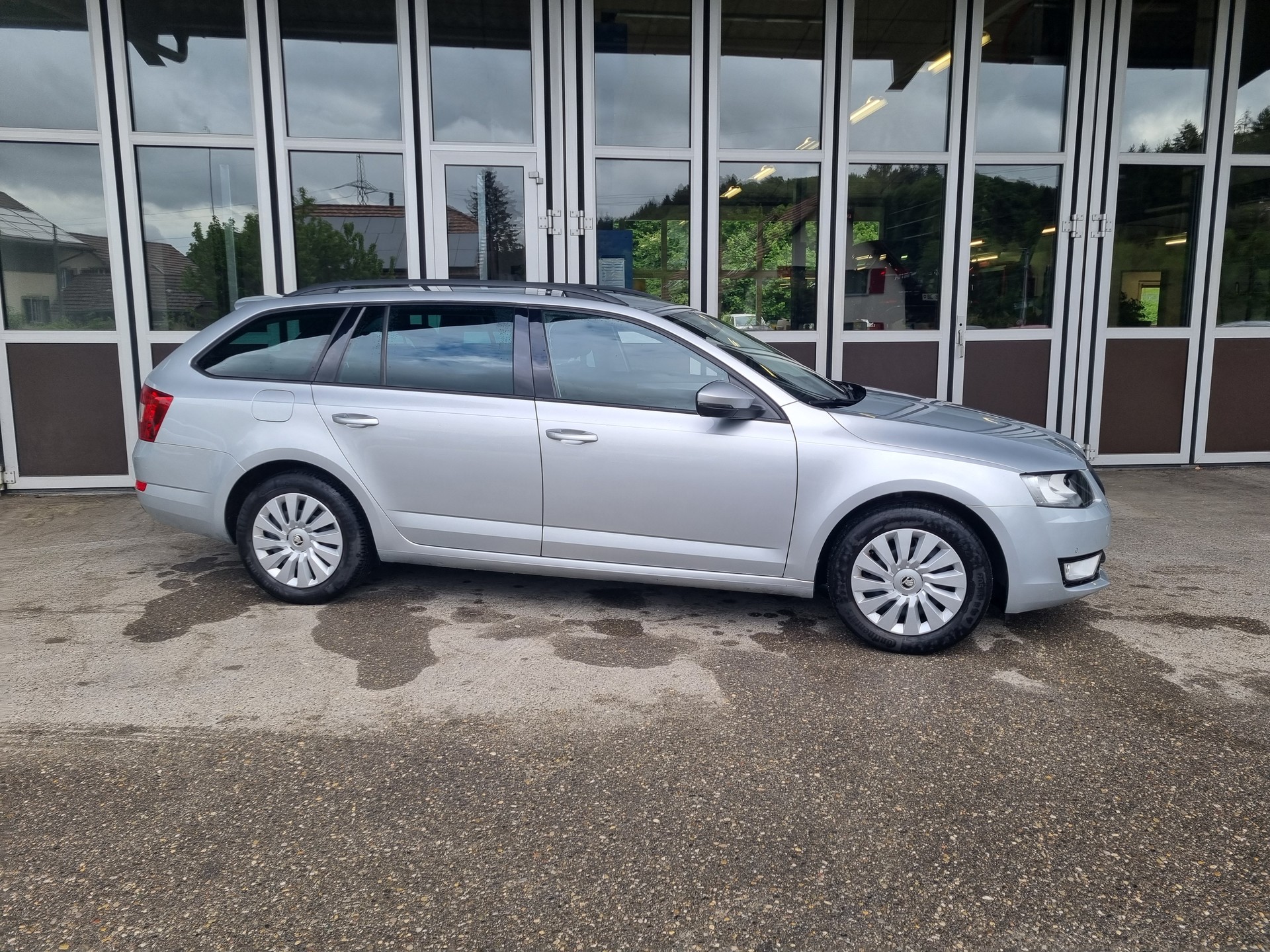 SKODA Octavia Combi 1.6 TDI Ambition DSG-image-2