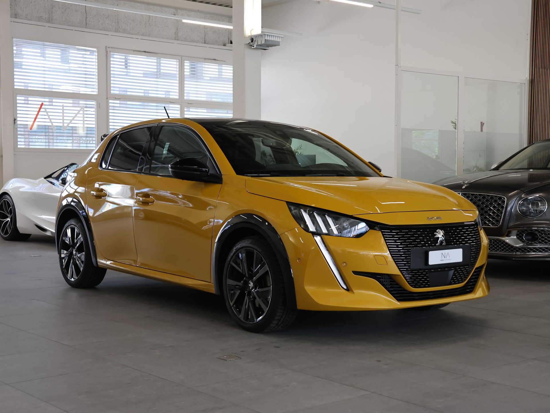 PEUGEOT 208 1.2 PureTech GT EAT8 *Panorama* *360 Kamera* *Individual Konfig.*-image-1