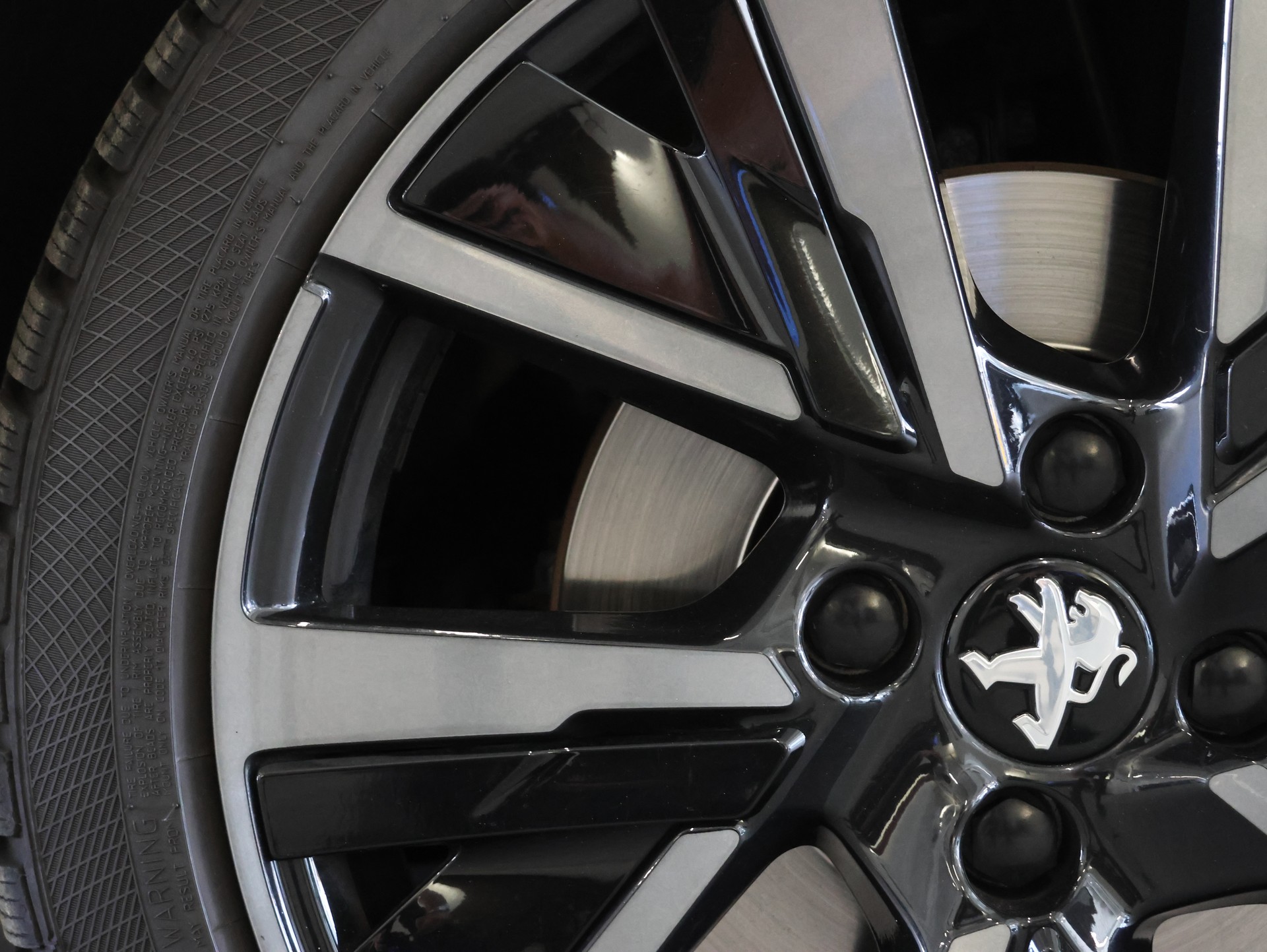 PEUGEOT 208 1.2 PureTech GT EAT8 *Panorama* *360 Kamera* *Individual Konfig.*-image-15