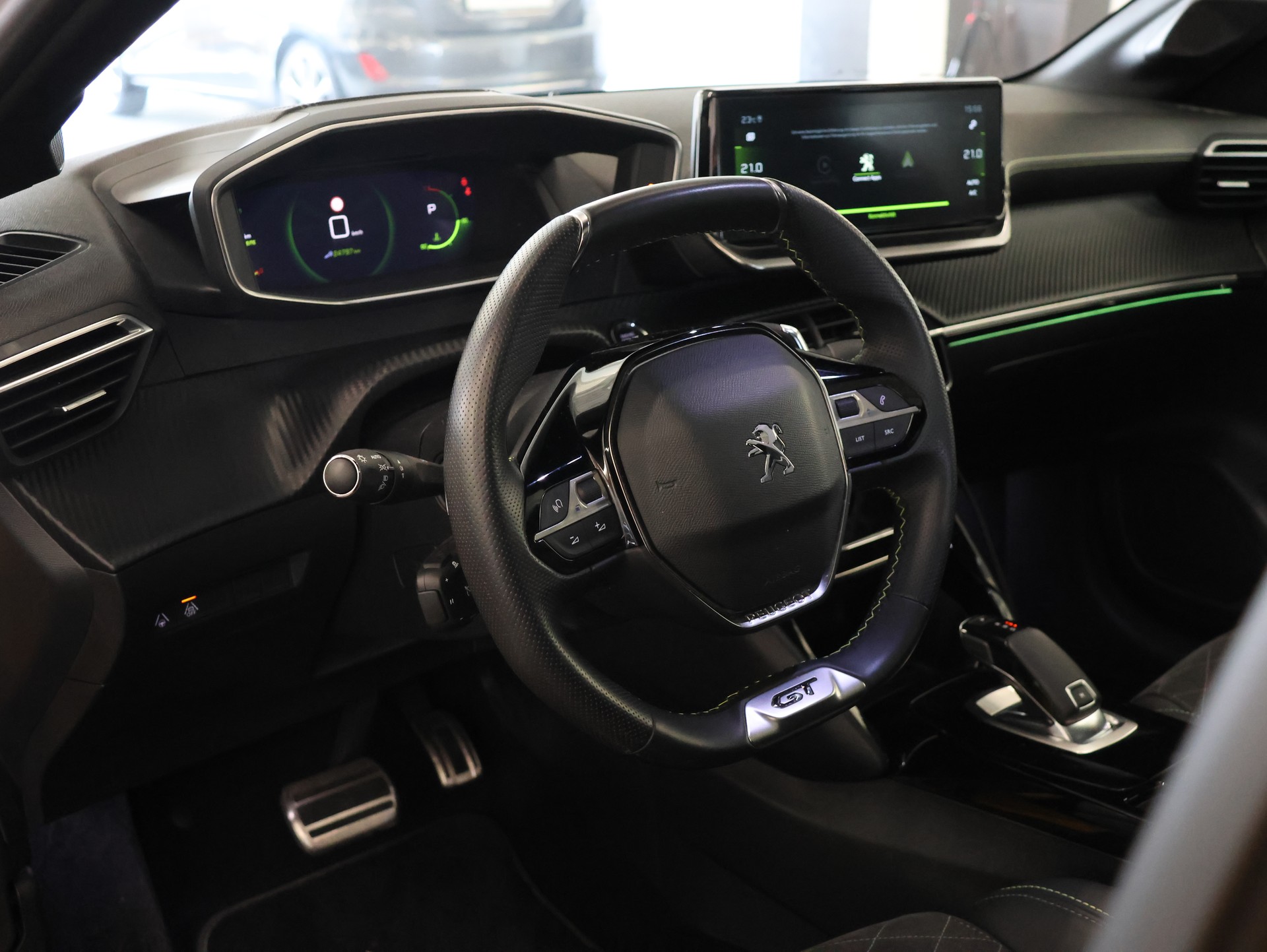 PEUGEOT 208 1.2 PureTech GT EAT8 *Panorama* *360 Kamera* *Individual Konfig.*-image-21