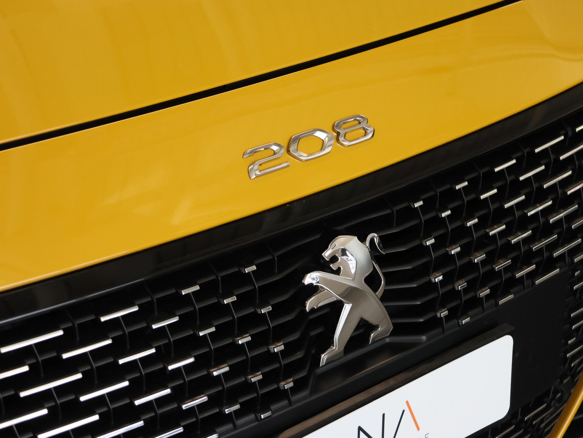 PEUGEOT 208 1.2 PureTech GT EAT8 *Panorama* *360 Kamera* *Individual Konfig.*-image-13
