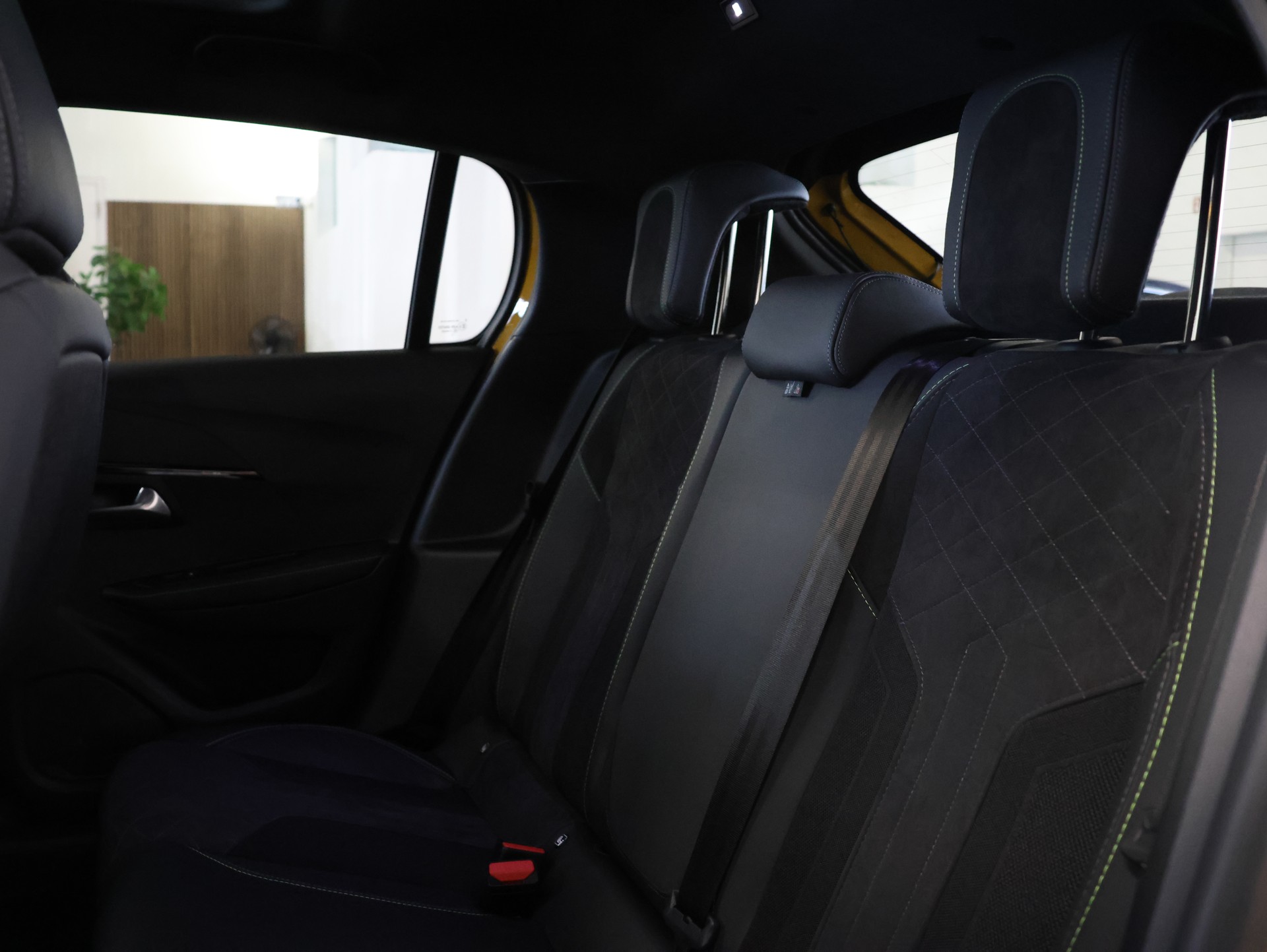 PEUGEOT 208 1.2 PureTech GT EAT8 *Panorama* *360 Kamera* *Individual Konfig.*-image-31