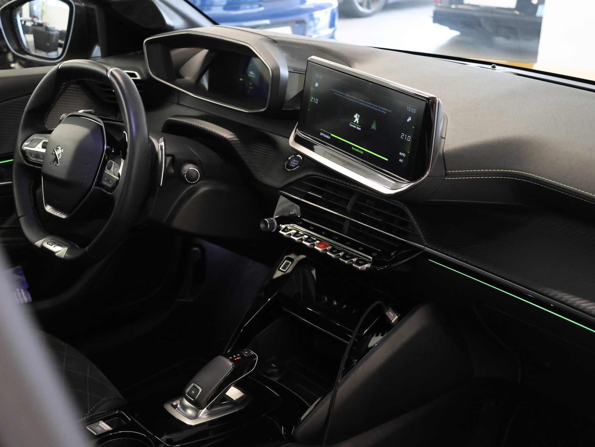 PEUGEOT 208 1.2 PureTech GT EAT8 *Panorama* *360 Kamera* *Individual Konfig.*-image-20