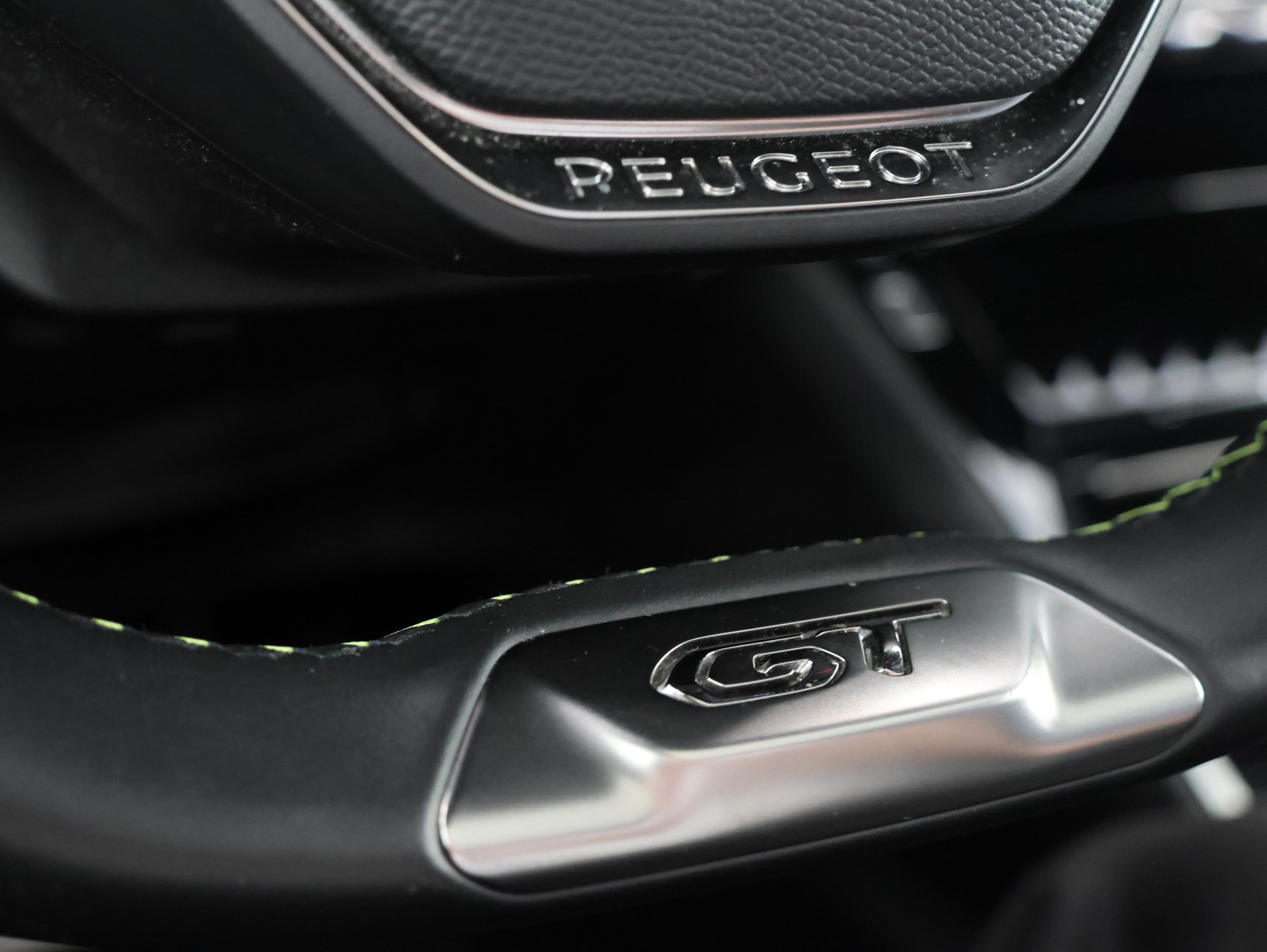 PEUGEOT 208 1.2 PureTech GT EAT8 *Panorama* *360 Kamera* *Individual Konfig.*-image-23
