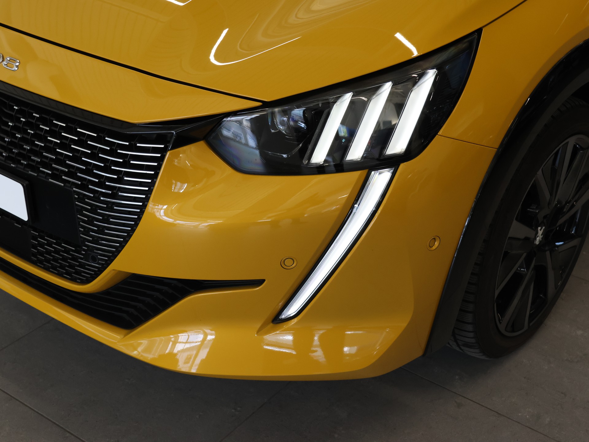 PEUGEOT 208 1.2 PureTech GT EAT8 *Panorama* *360 Kamera* *Individual Konfig.*-image-9