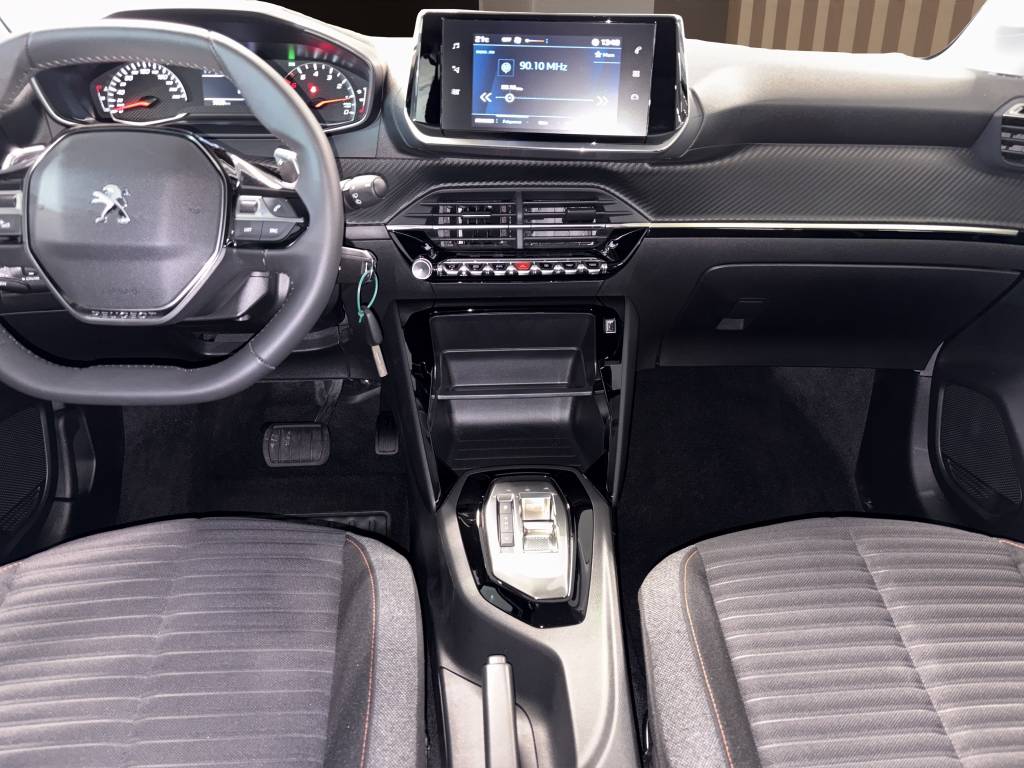 PEUGEOT 208 1.2 PureTech Active Pack EAT8-image-13