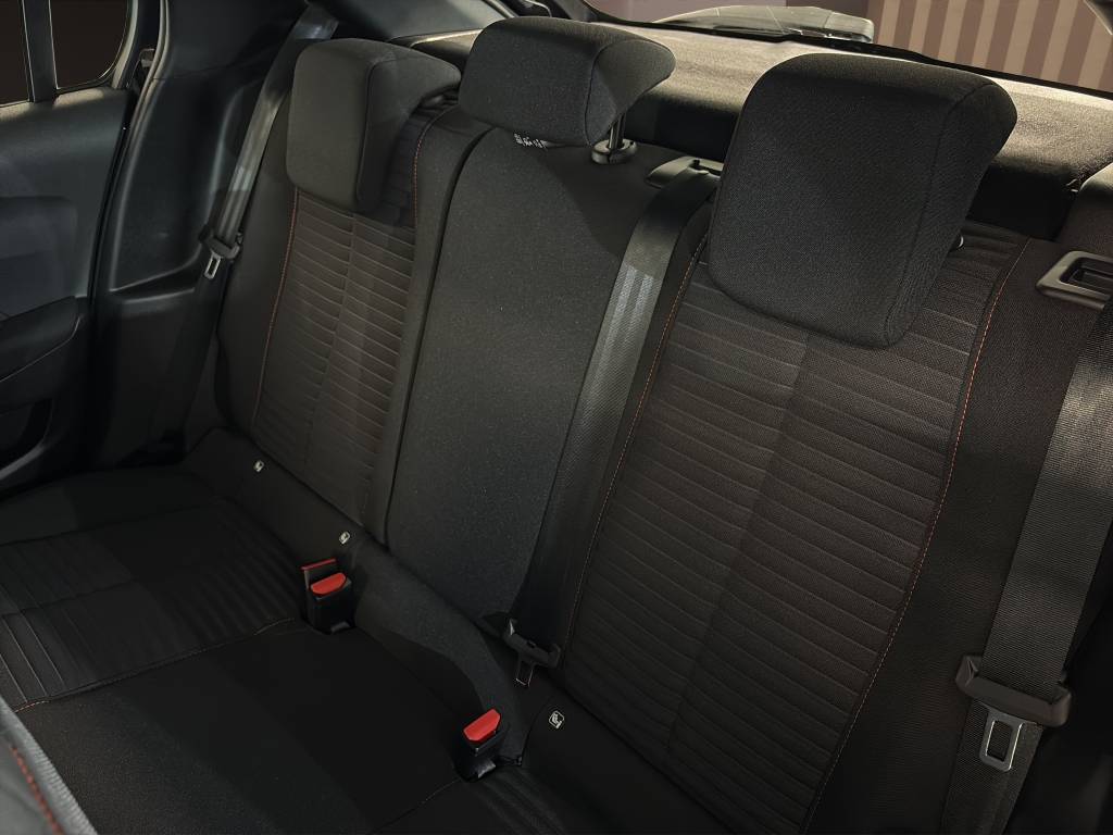 PEUGEOT 208 1.2 PureTech Active Pack EAT8-image-7