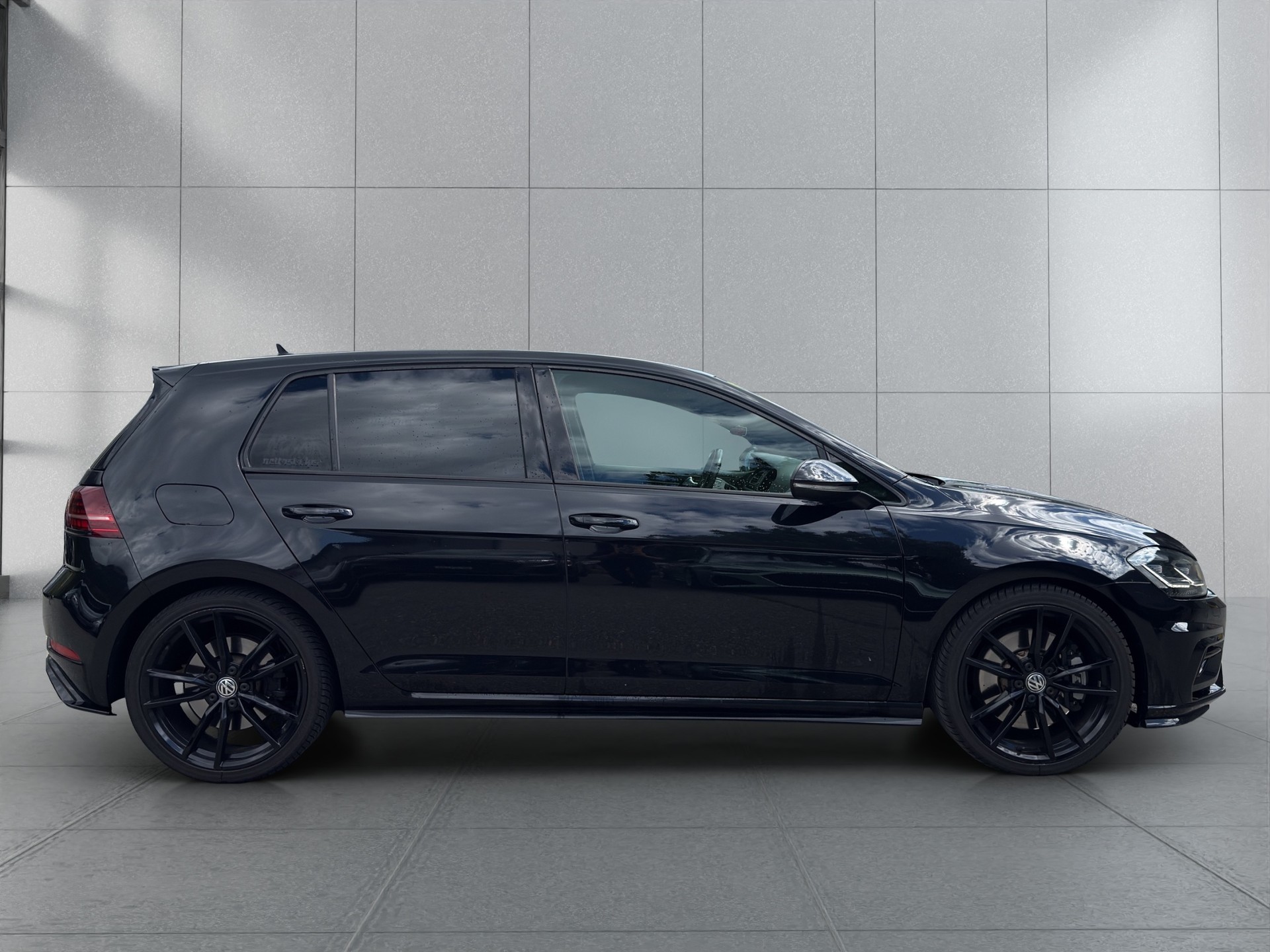 VW Golf 2.0 TSI R 4Motion DSG-image-4