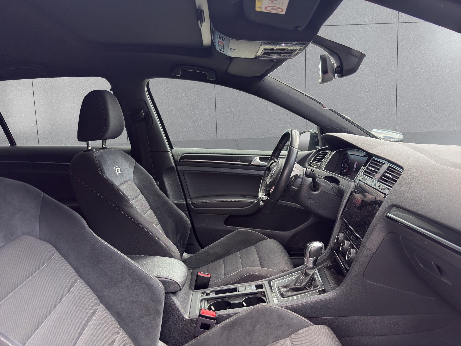 VW Golf 2.0 TSI R 4Motion DSG-image-6