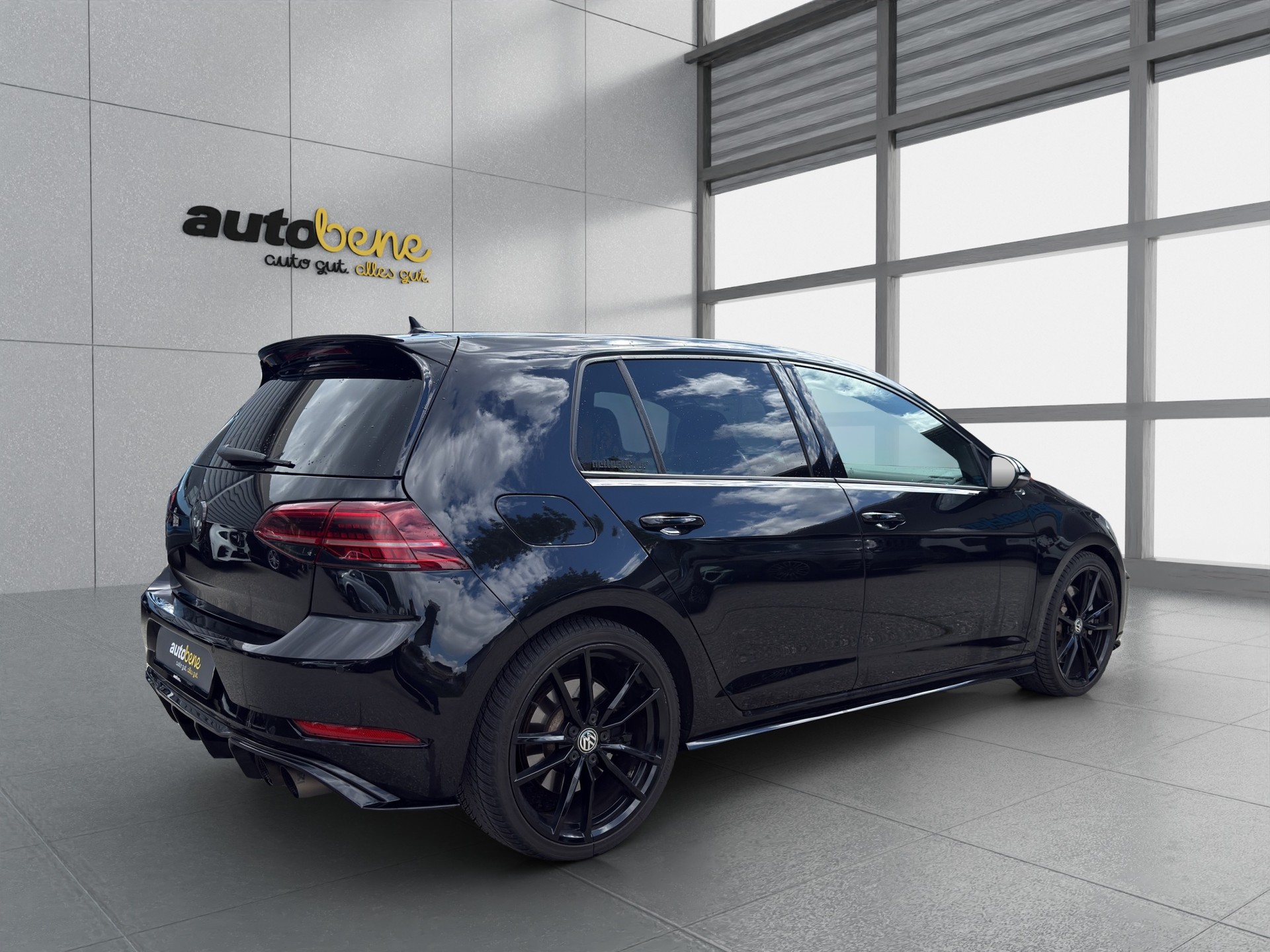 VW Golf 2.0 TSI R 4Motion DSG-image-3