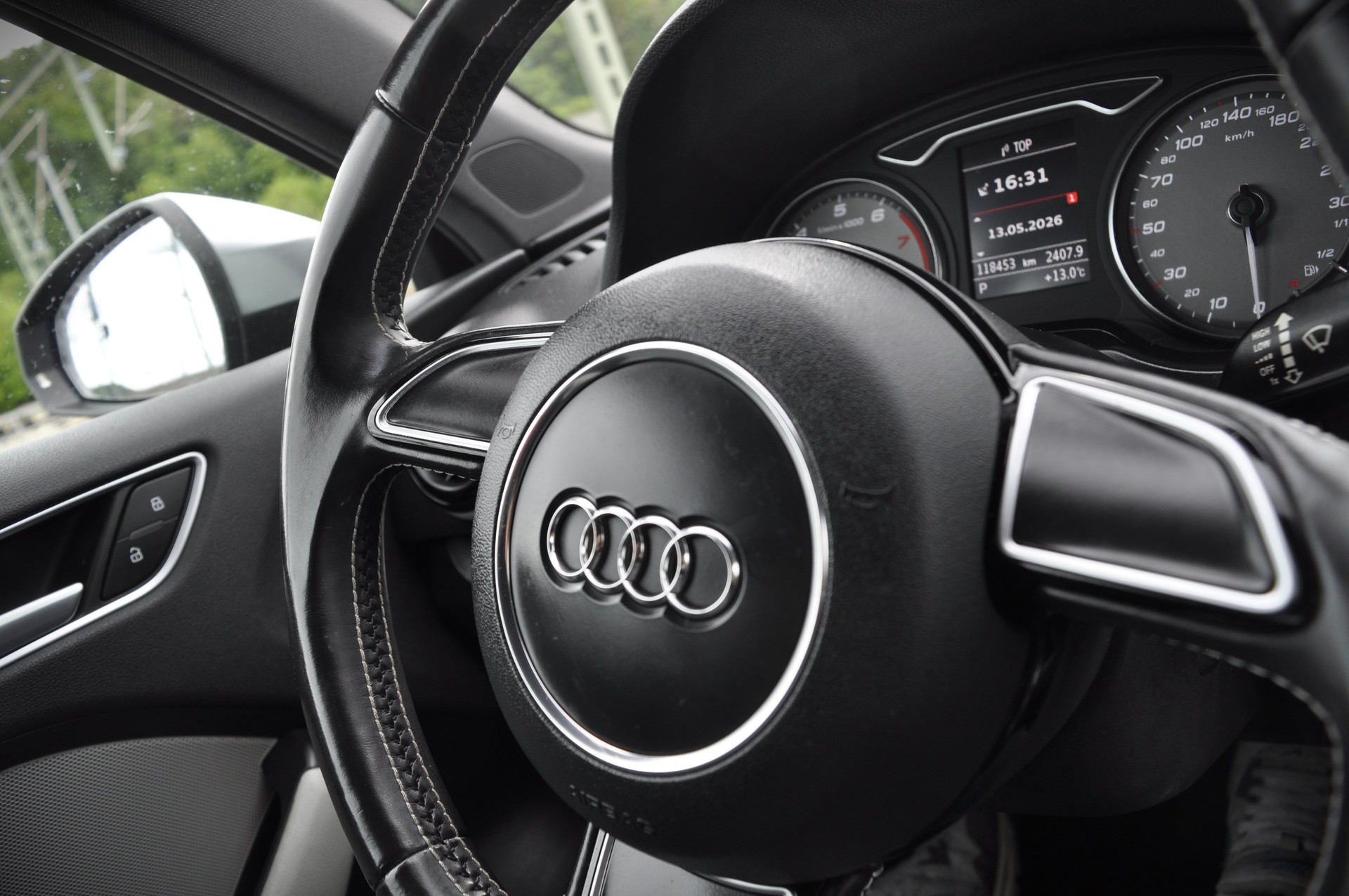 AUDI S3 Sportback 2.0 TFSI quattro S-tronic-image-12