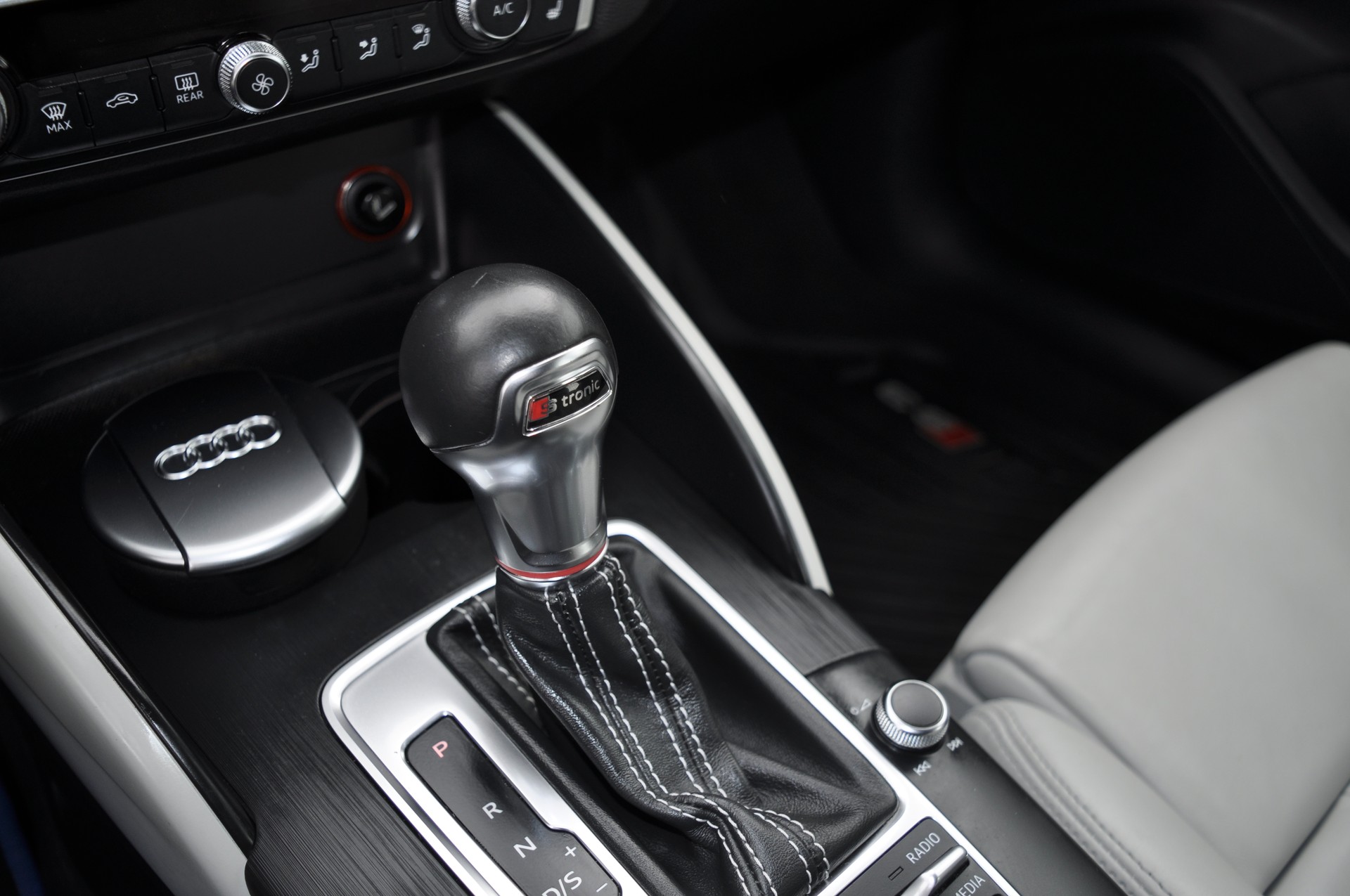 AUDI S3 Sportback 2.0 TFSI quattro S-tronic-image-13