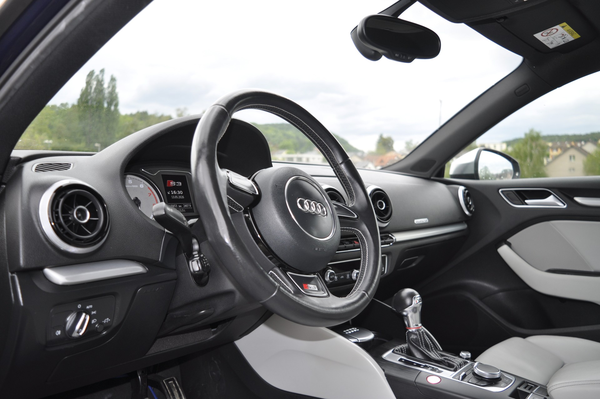 AUDI S3 Sportback 2.0 TFSI quattro S-tronic-image-11