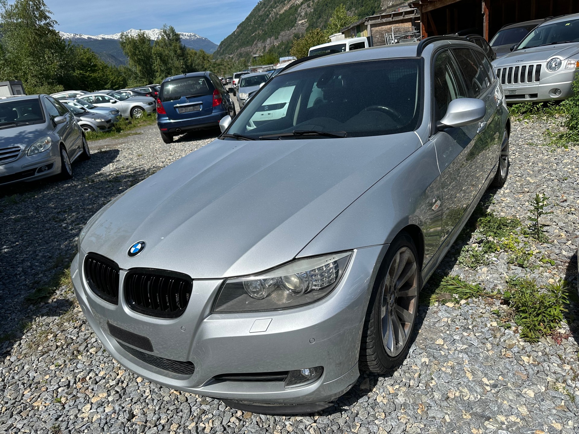 BMW 325i xDrive Touring Steptronic-image-2