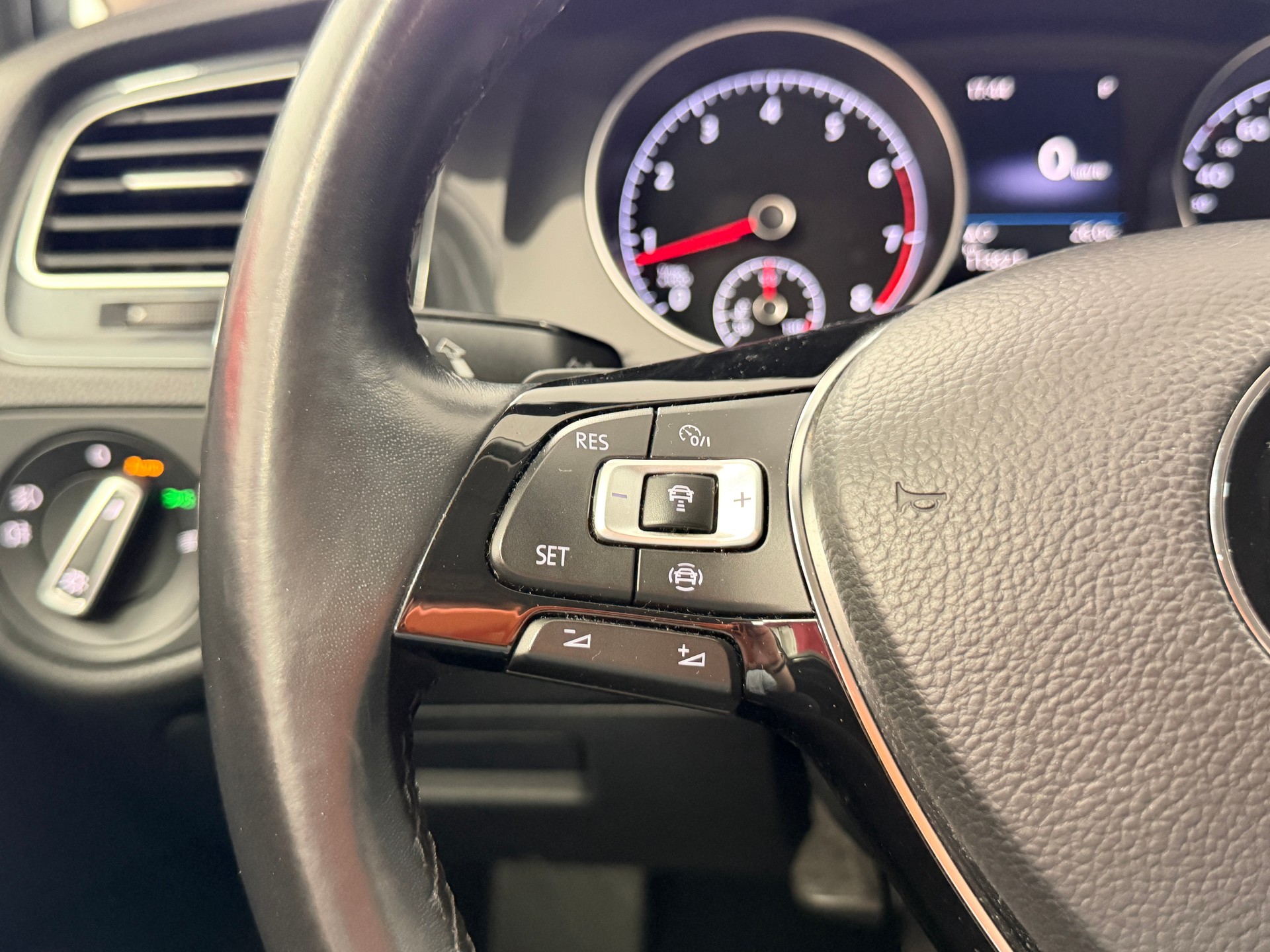 VW Golf 1.5 TSI EVO Comfortline, gepflegtes CH Fahrzeug, frisch ab MFK, 8 Fach bereift, ACC, RFK, Abstand, Garantie u.vm-image-24