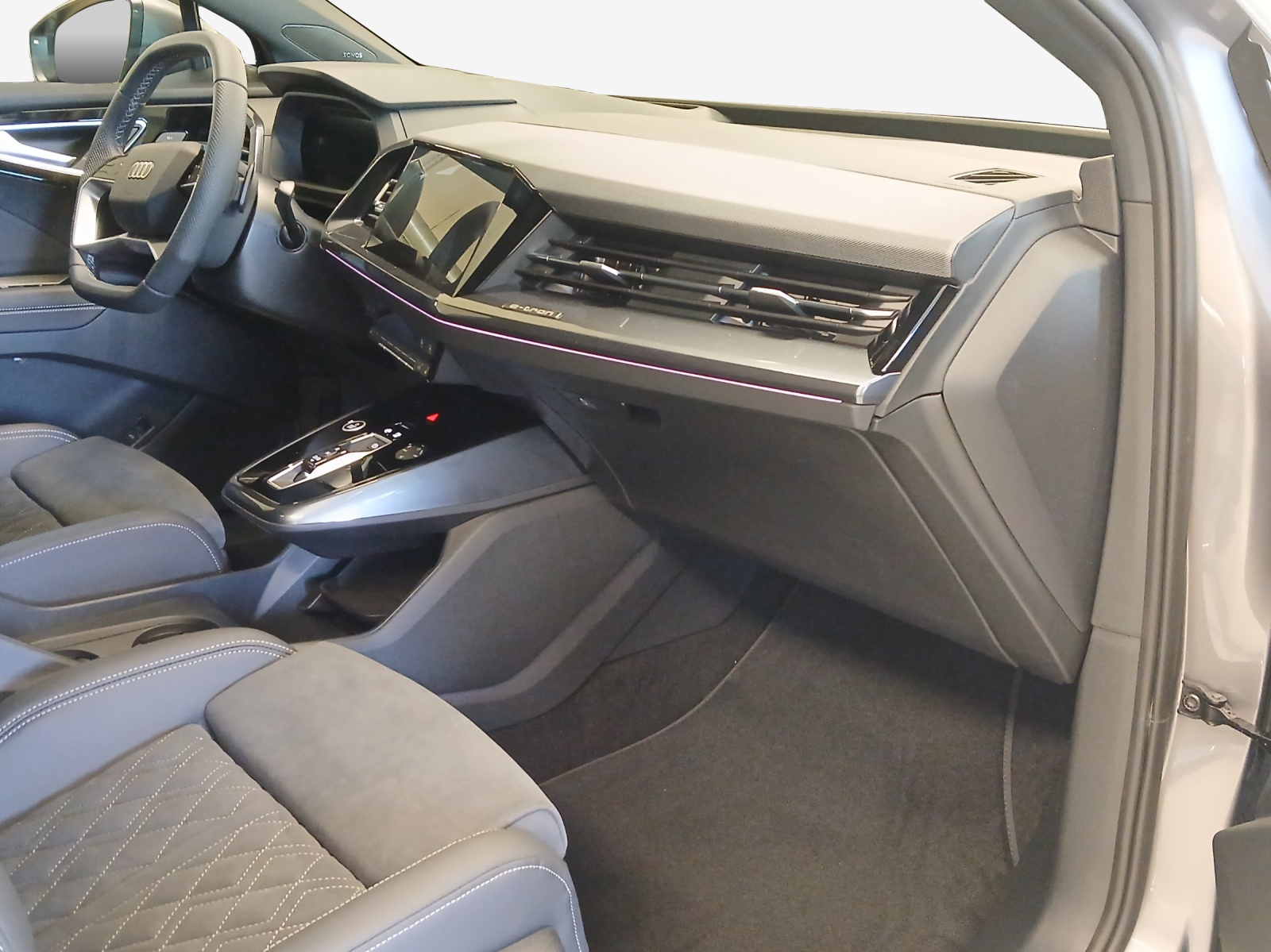 AUDI Q4 e-tron 45 Attraction quattro-image-13