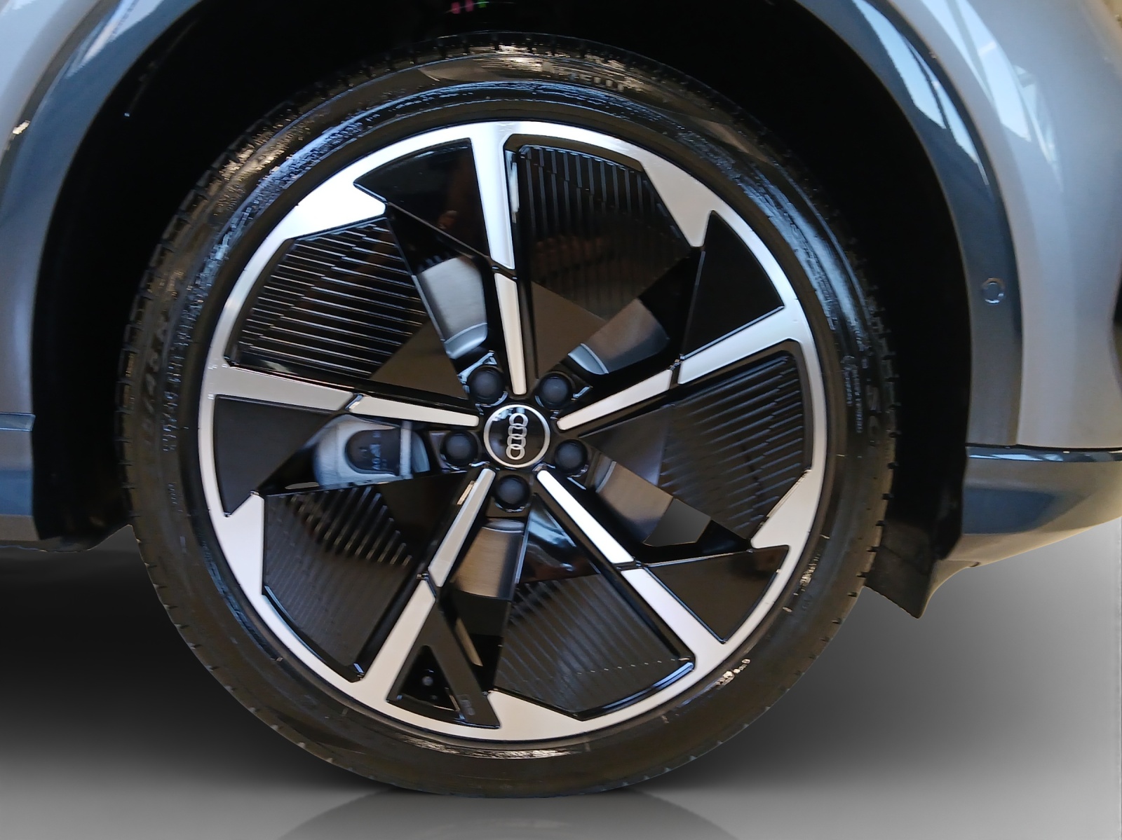 AUDI Q4 e-tron 45 Attraction quattro-image-14