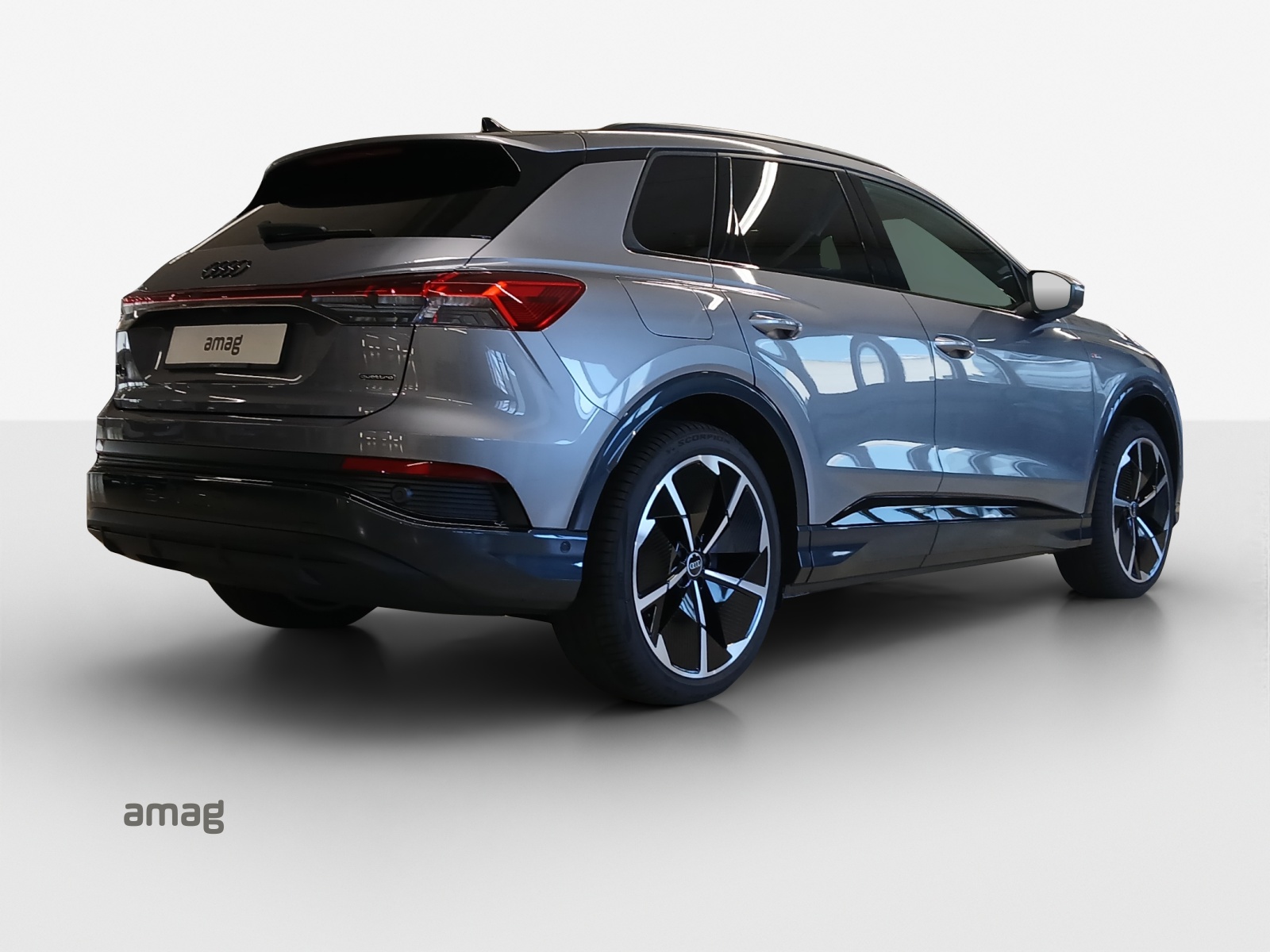 AUDI Q4 e-tron 45 Attraction quattro-image-4