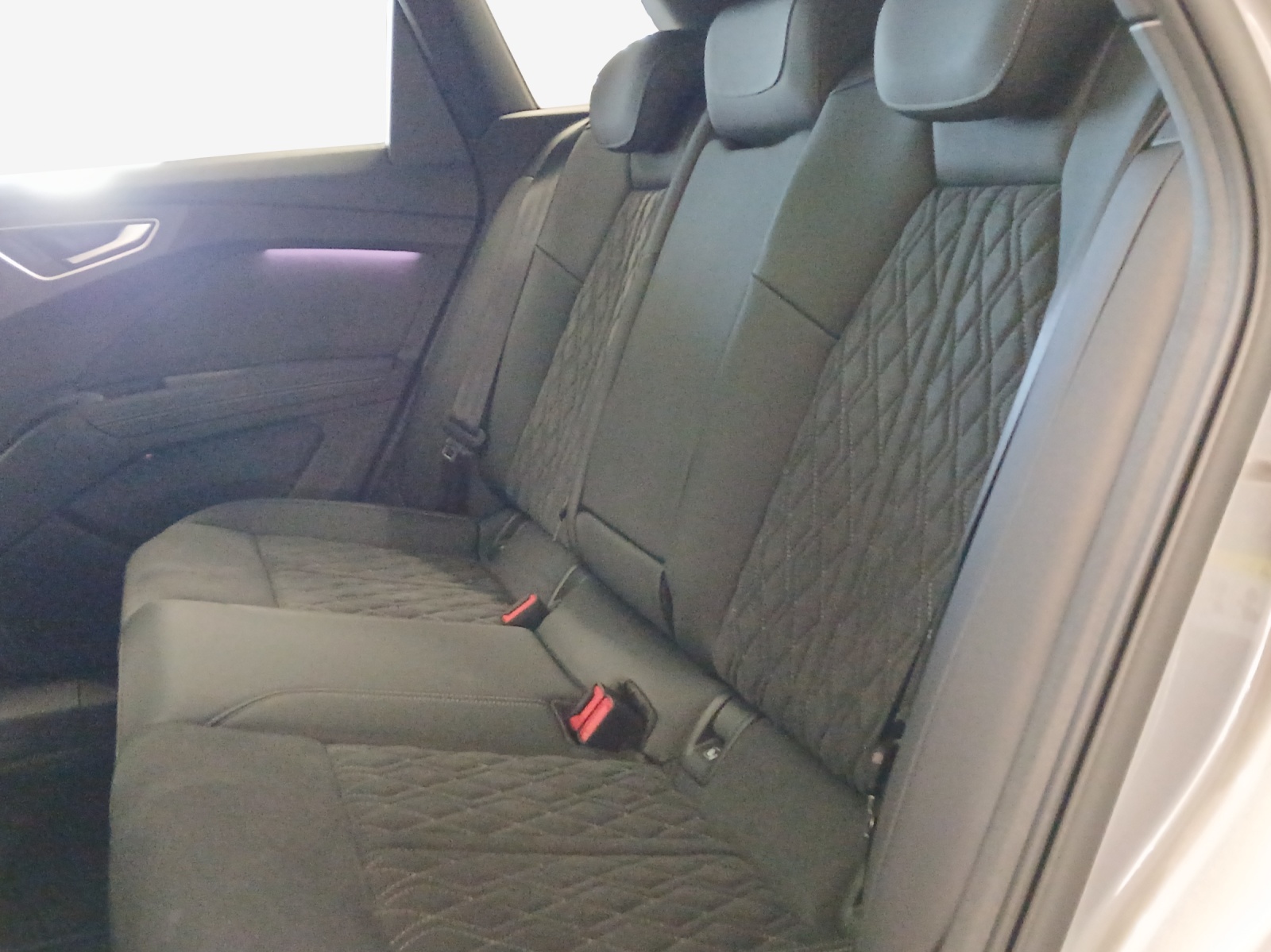 AUDI Q4 e-tron 45 Attraction quattro-image-11