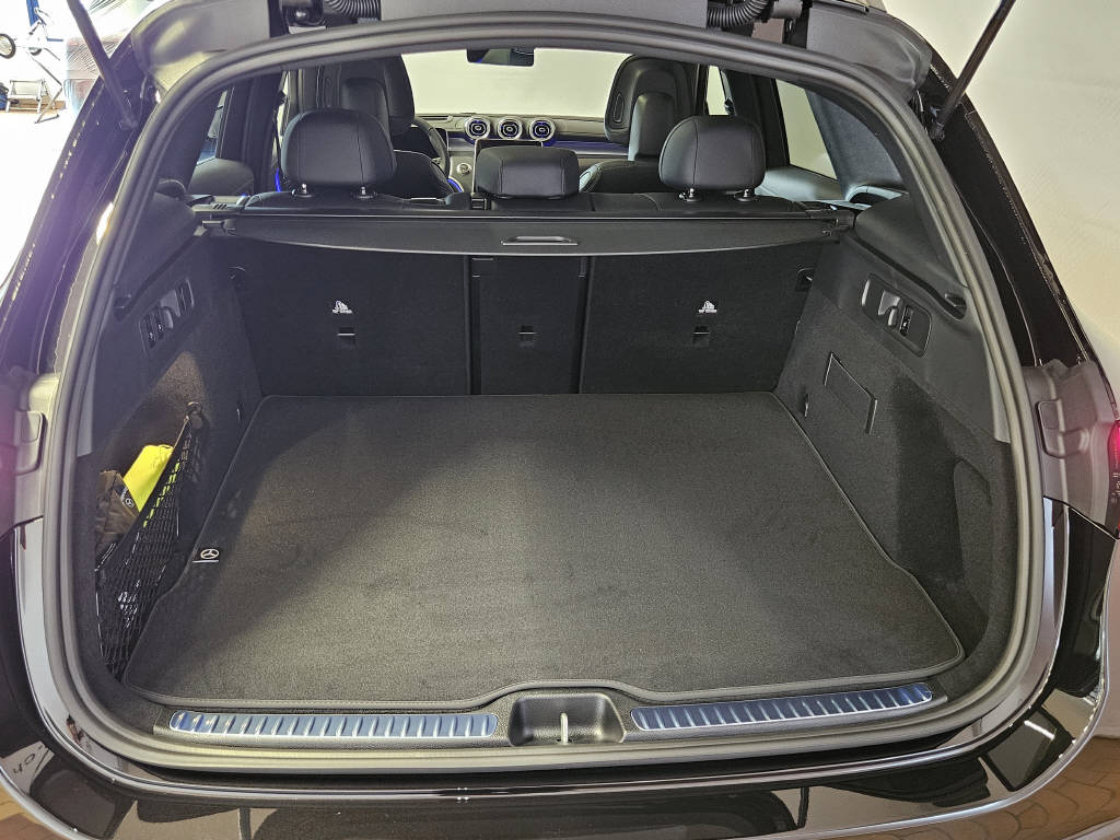MERCEDES-BENZ GLC 300 4Matic AMG Line-showroom-element-3