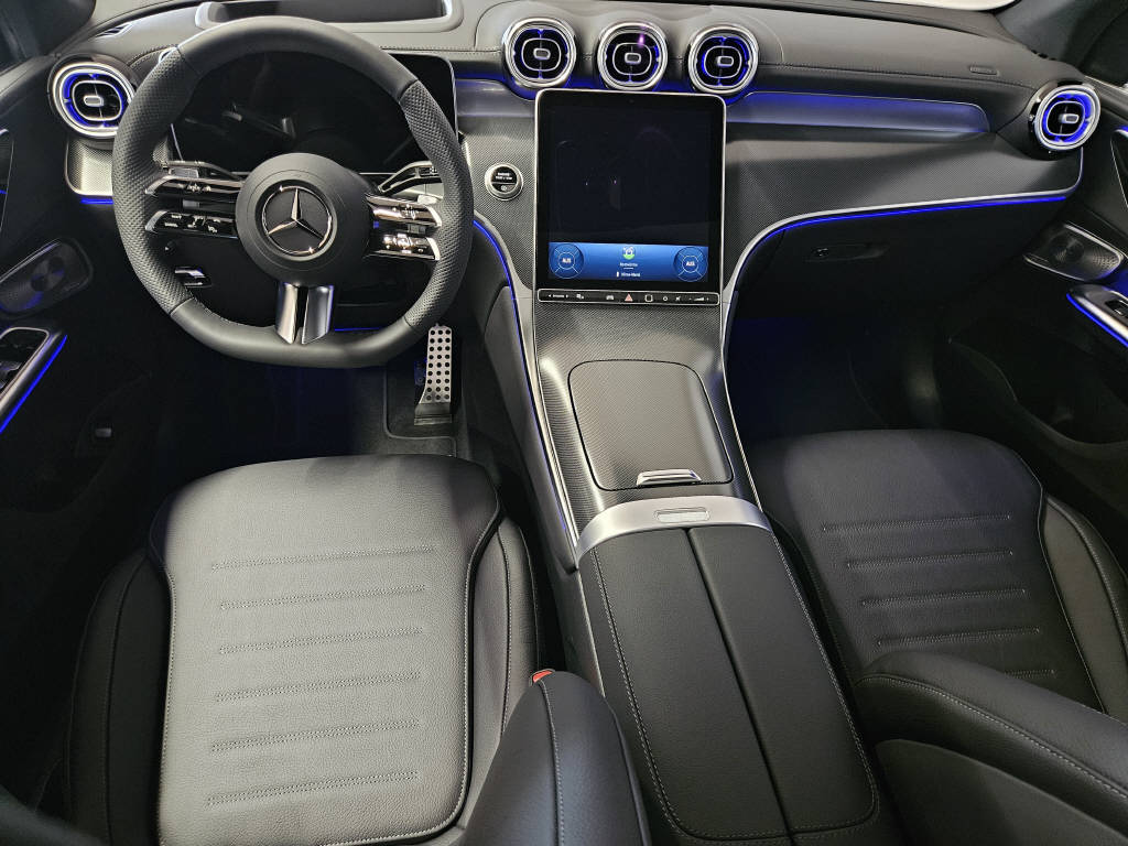 MERCEDES-BENZ GLC 300 4Matic AMG Line-image-7