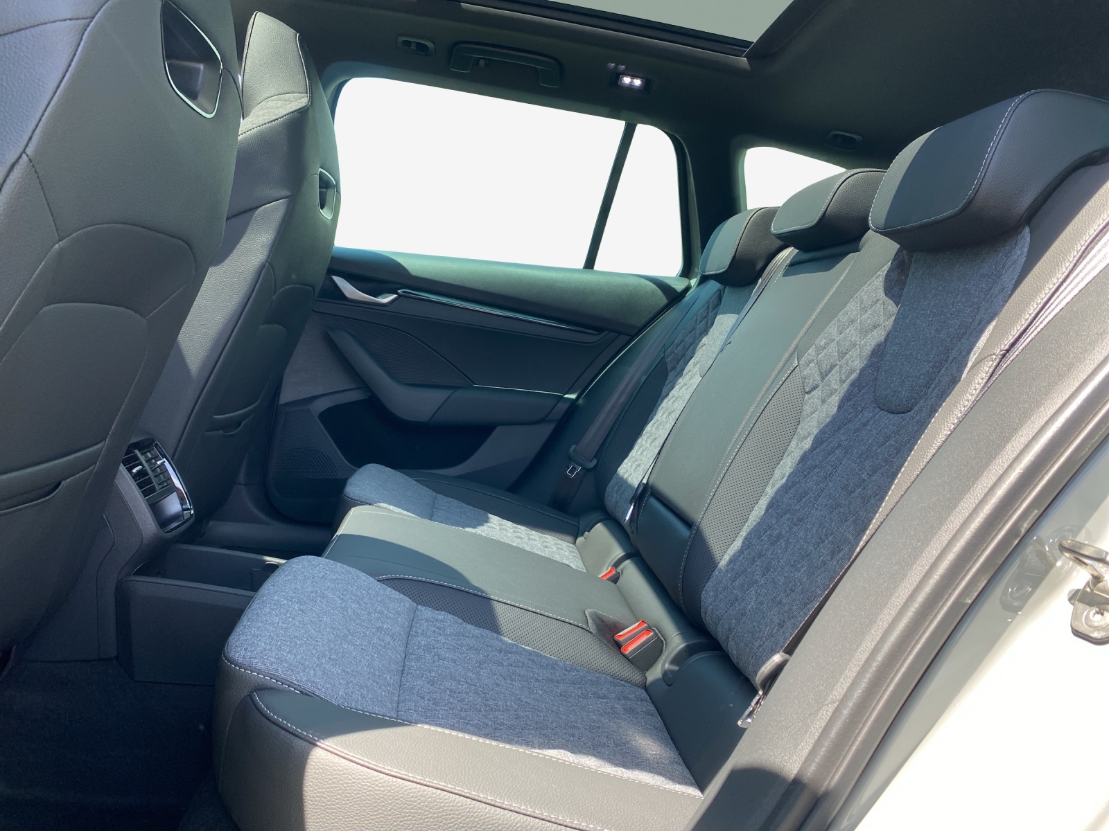 SKODA Octavia Combi 2.0 TSI DSG Dynamic 4x4-image-11