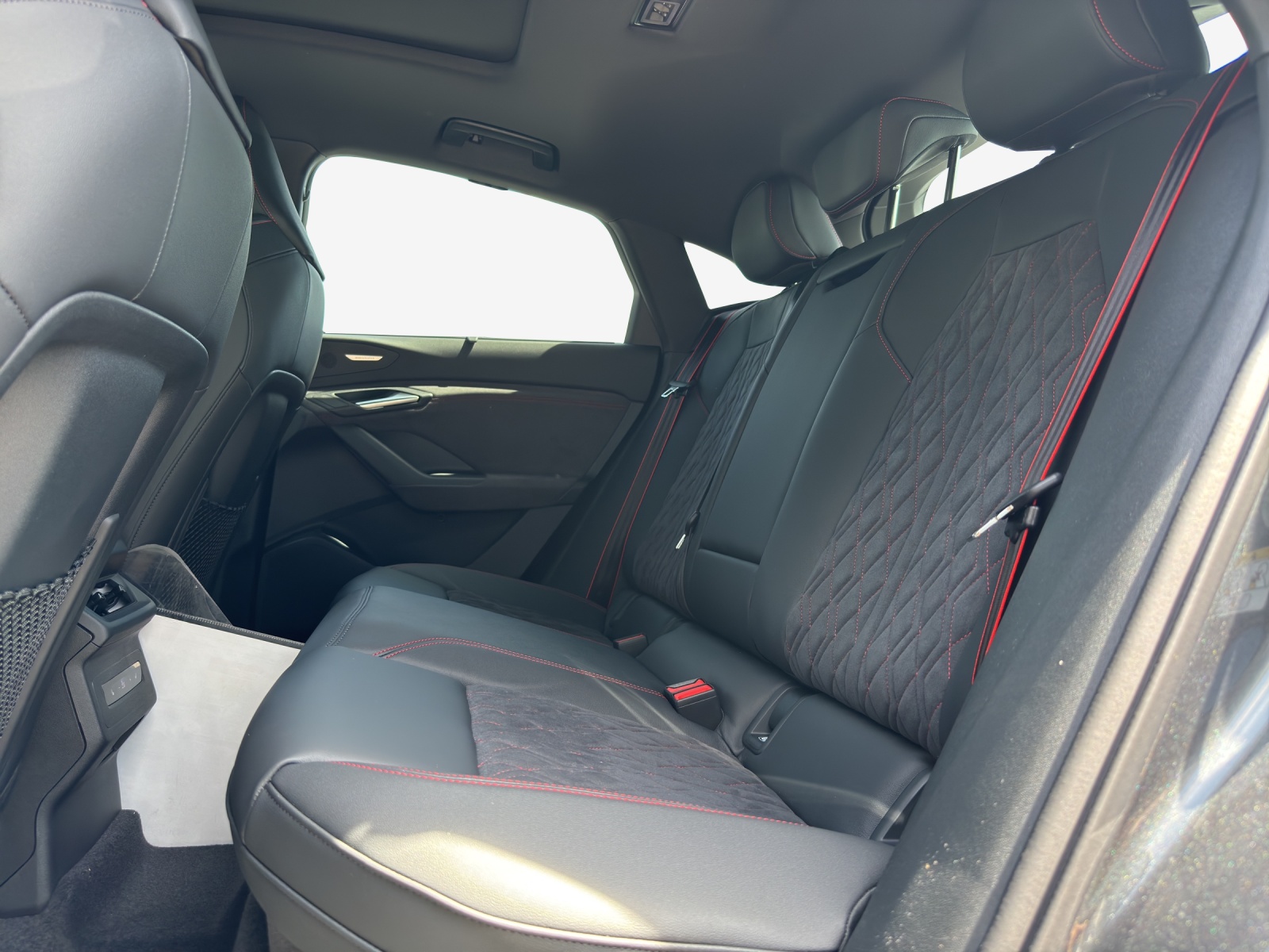 AUDI Q6 Sportback e-tron quattro-image-13