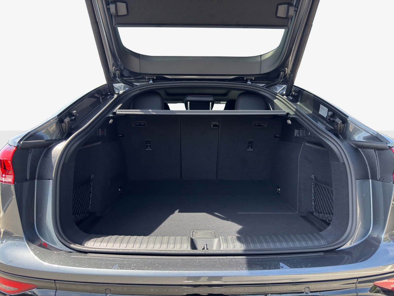 AUDI Q6 Sportback e-tron quattro-image-4