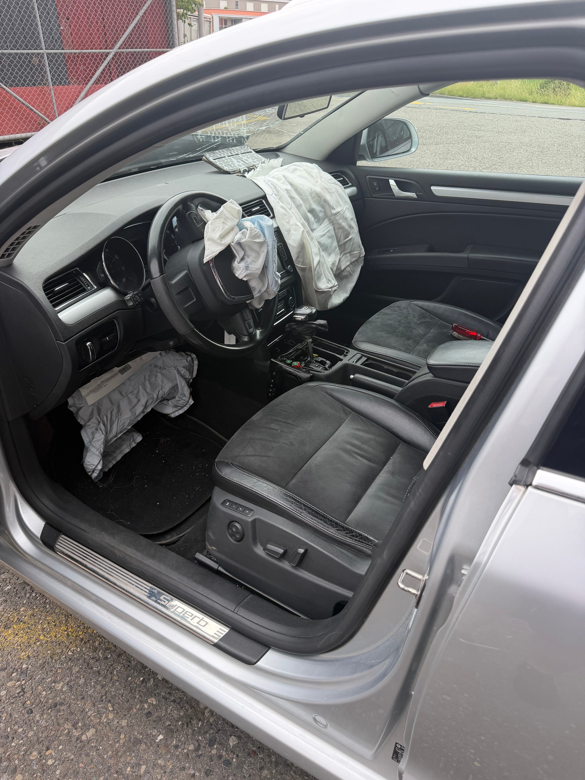 SKODA Superb Combi 1.8 TSI Ambition DSG-image-3