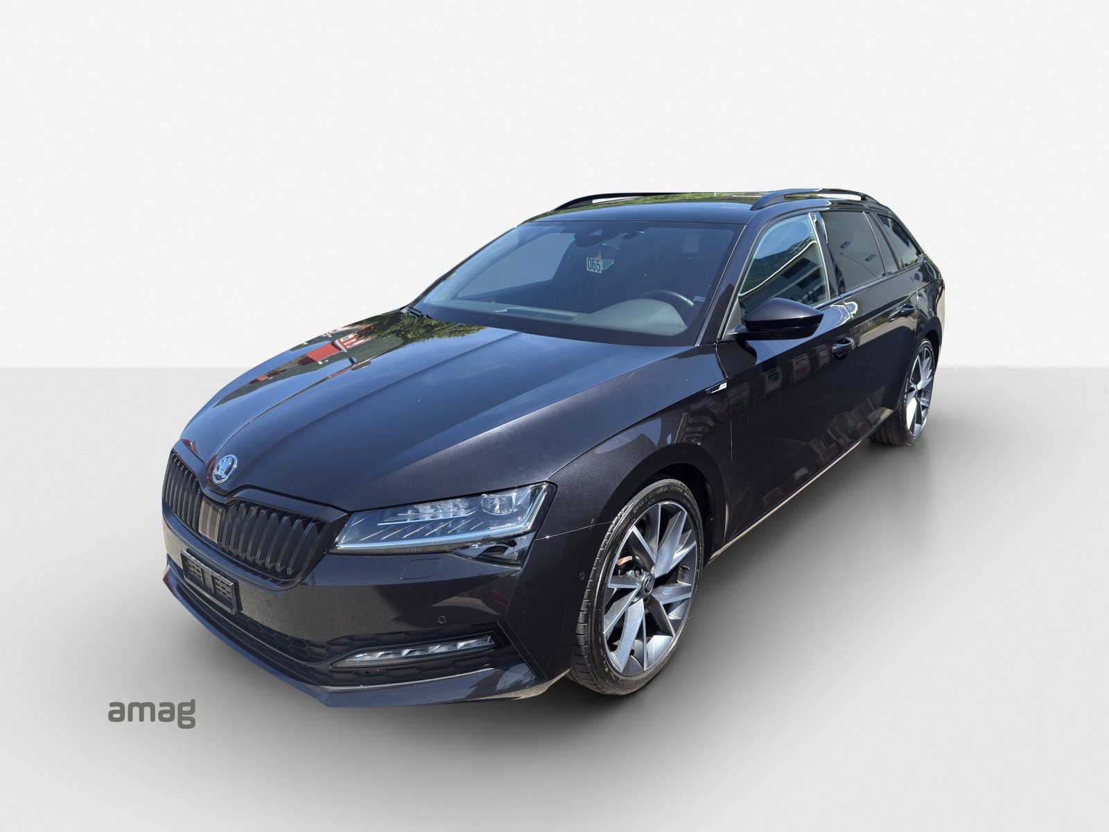 SKODA Superb Combi 2.0 TDi SportLine 4x4 DSG-image-6