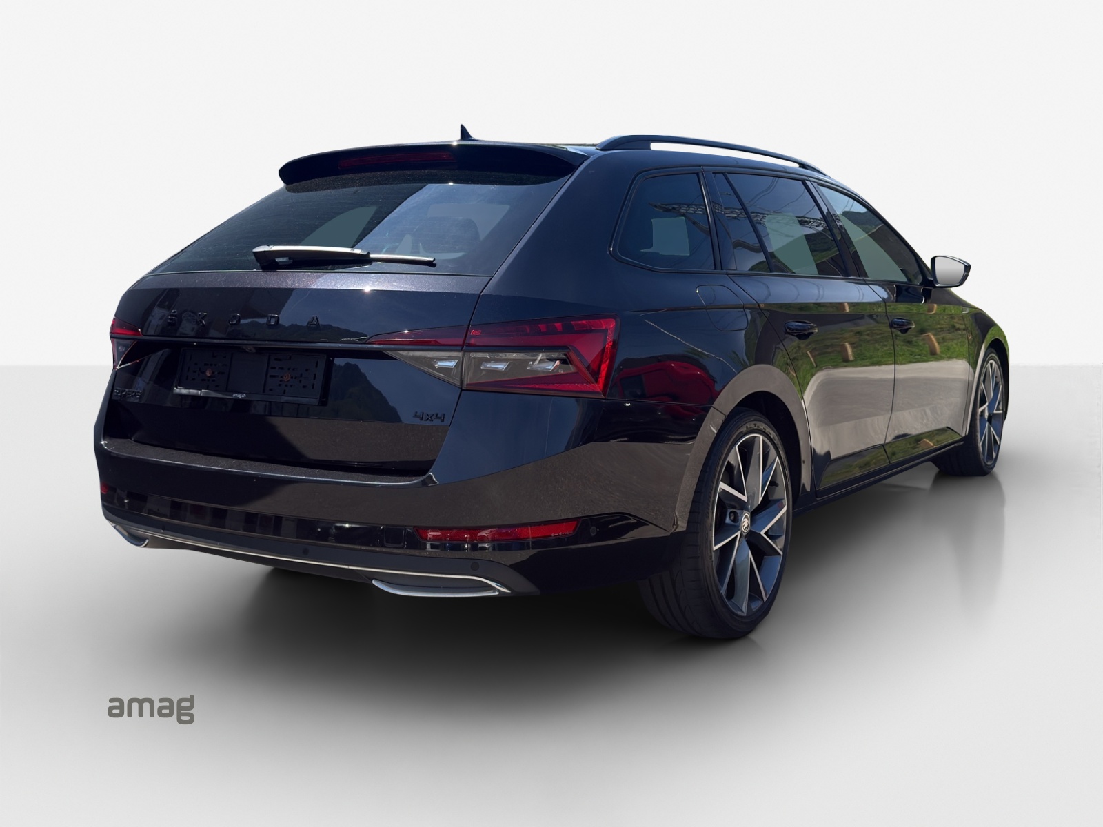 SKODA Superb Combi 2.0 TDi SportLine 4x4 DSG-image-4