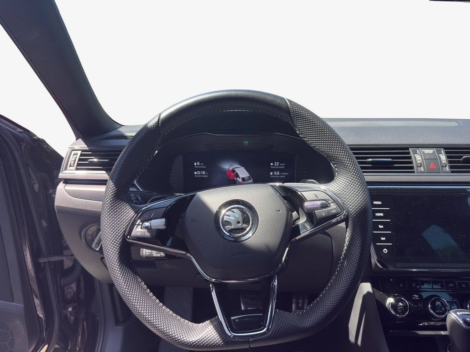 SKODA Superb Combi 2.0 TDi SportLine 4x4 DSG-image-10