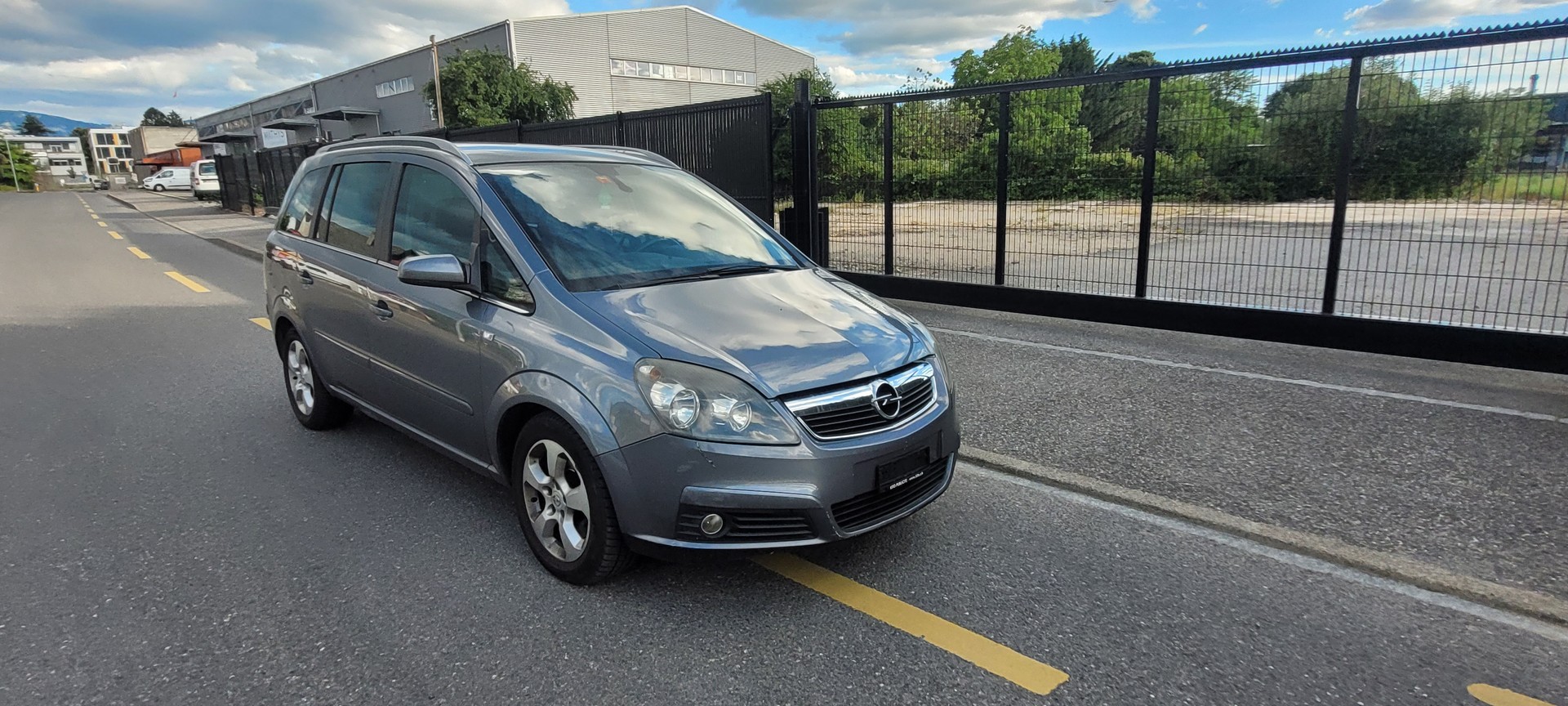 OPEL Zafira 1.9 CDTI Enjoy Automatic-image-1