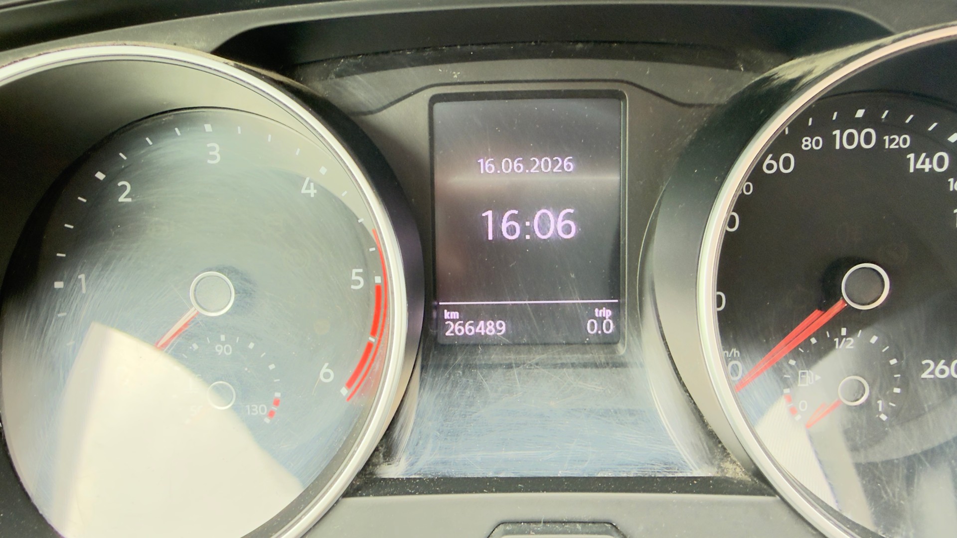 VW Tiguan 2.0 TDI SCR Comfortline 4Motion-image-10