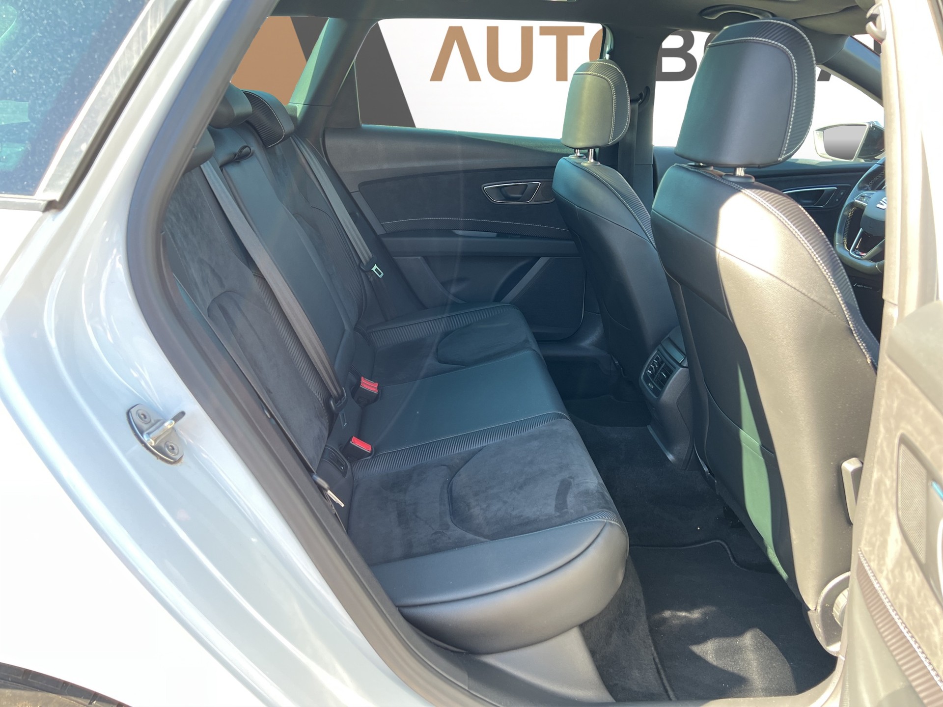 SEAT Leon ST 2.0 TSI 300 Cupra 4Drive DSG Schiebedach-image-15