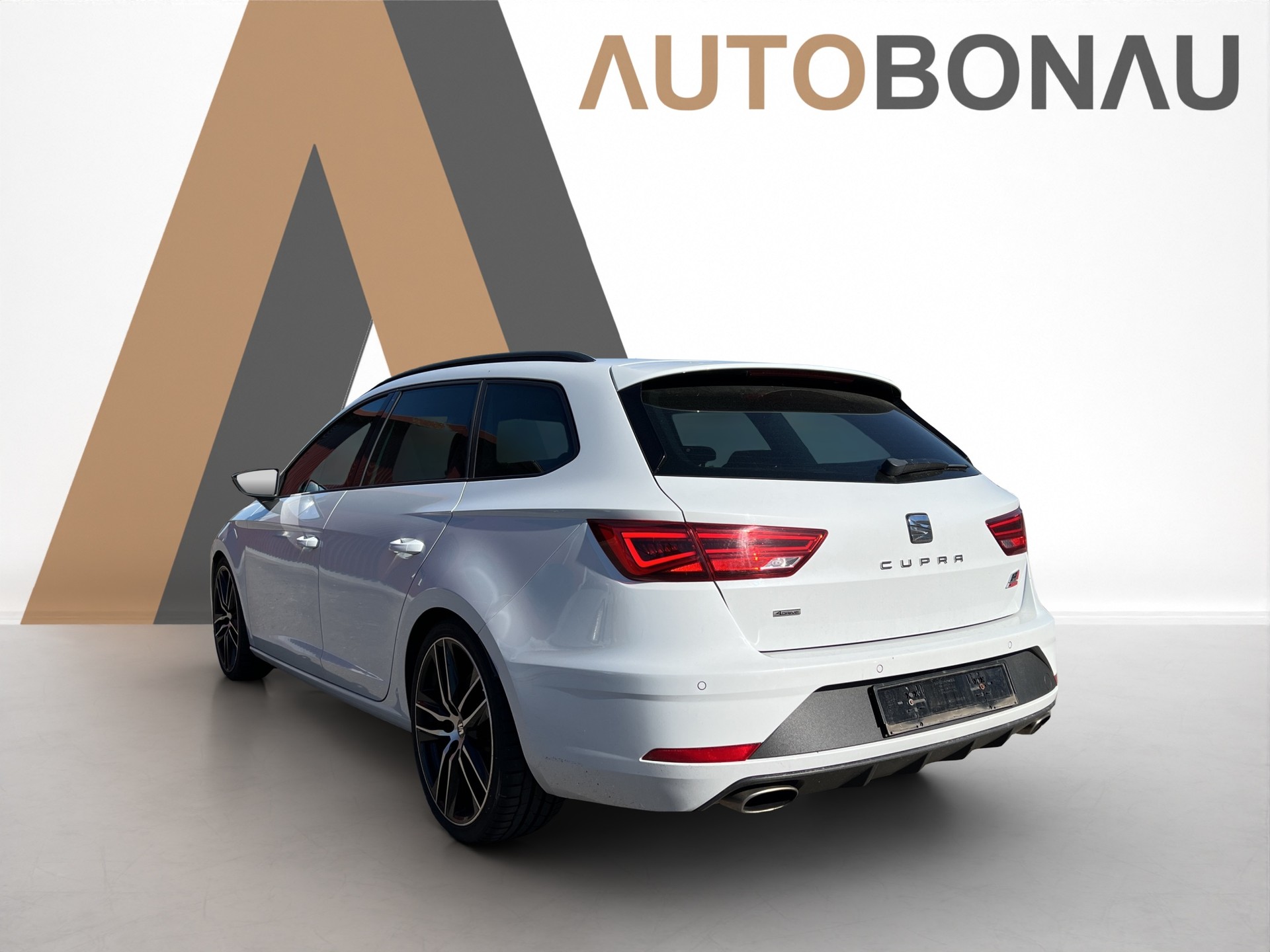 SEAT Leon ST 2.0 TSI 300 Cupra 4Drive DSG Schiebedach-showroom-element-2