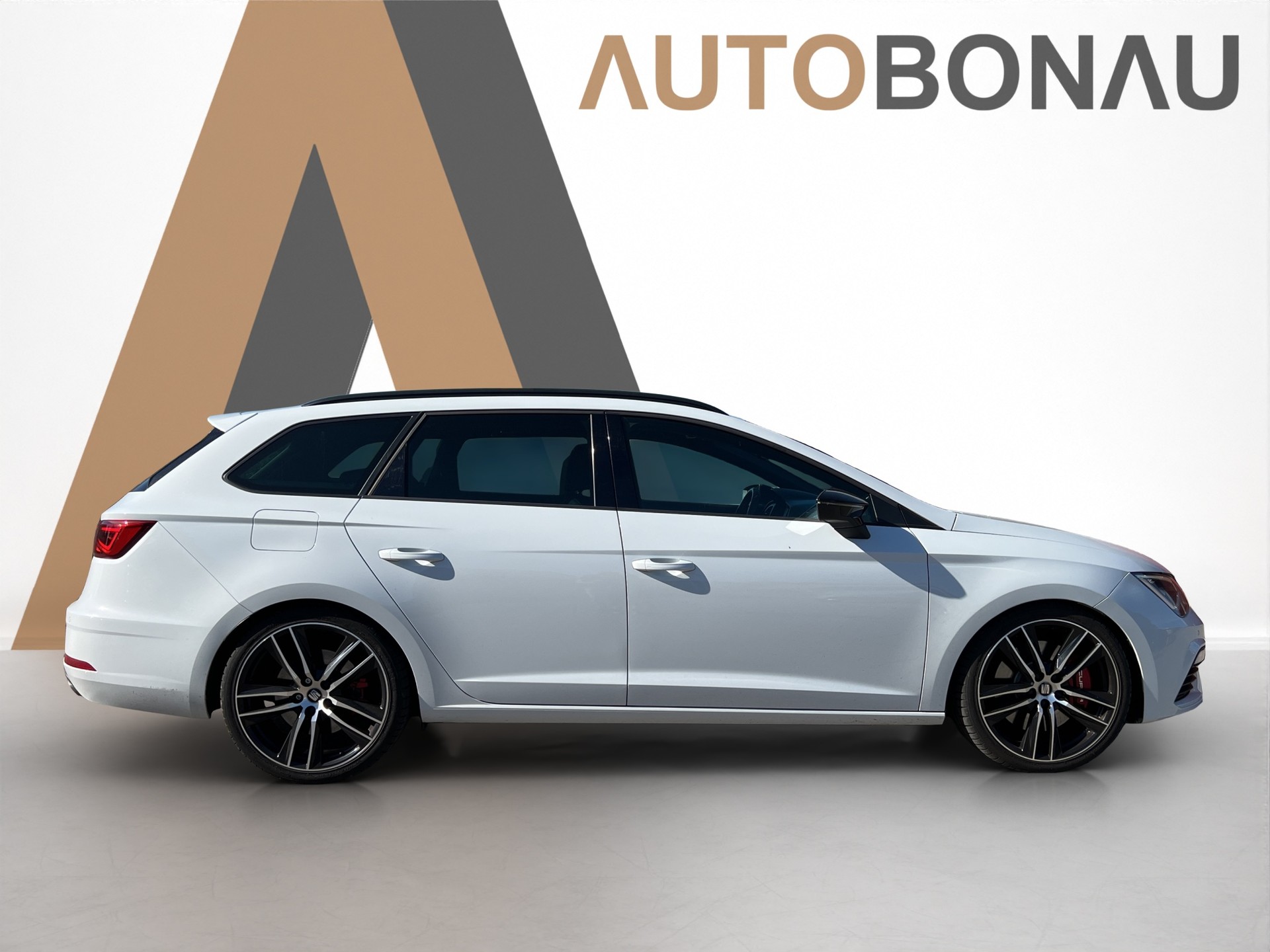 SEAT Leon ST 2.0 TSI 300 Cupra 4Drive DSG Schiebedach-image-5
