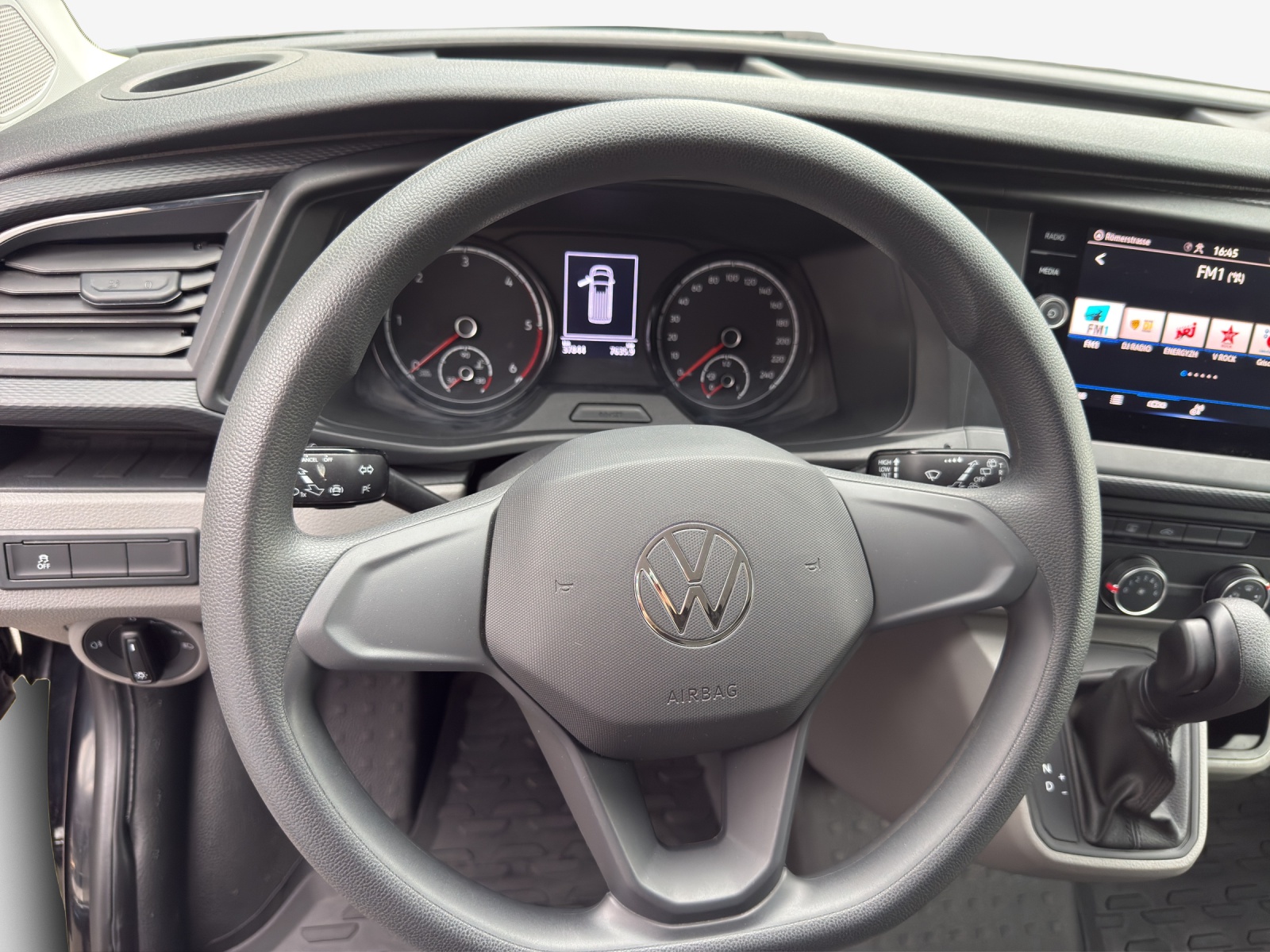 VW T6.1 2.0 TDI 4Motion DSG-image-9