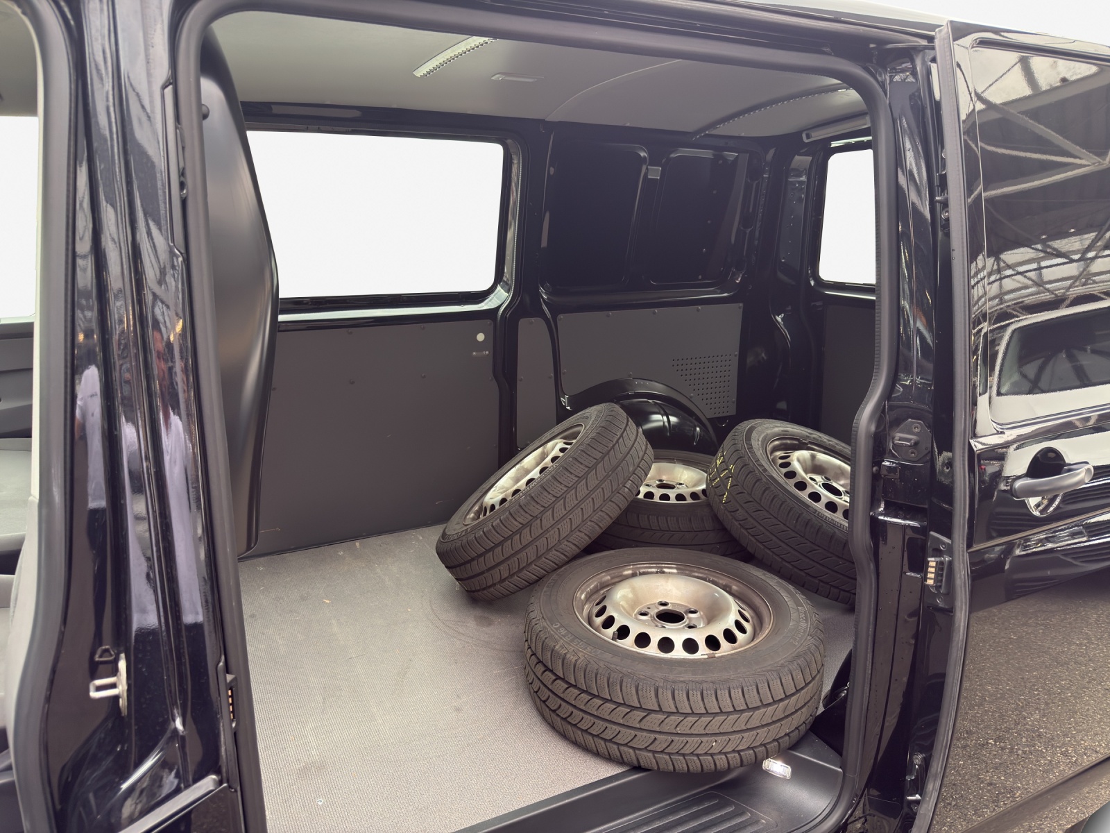 VW T6.1 2.0 TDI 4Motion DSG-image-11
