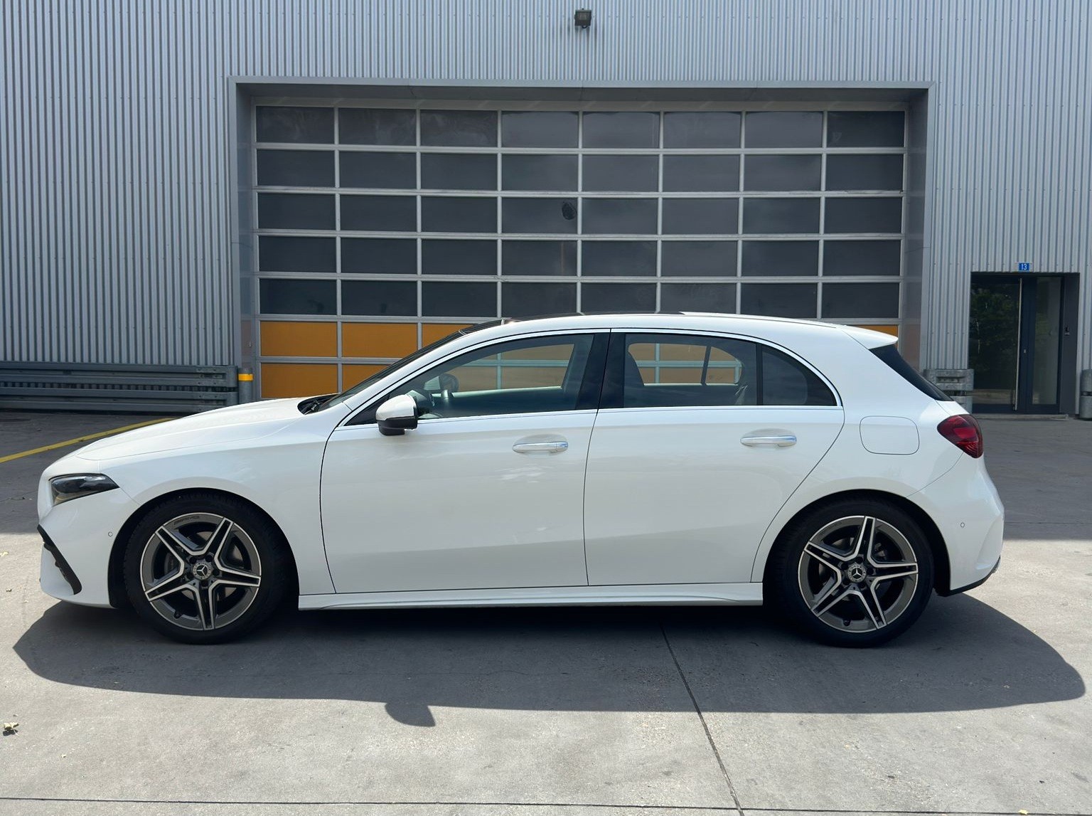 MERCEDES-BENZ A 180 AMG Line 7G-DCT ¦ Mild-Hybrid Benzin/Elektro ¦ Ambientebeleuchtung-image-3