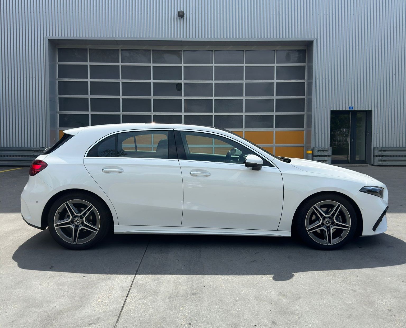 MERCEDES-BENZ A 180 AMG Line 7G-DCT ¦ Mild-Hybrid Benzin/Elektro ¦ Ambientebeleuchtung-image-2
