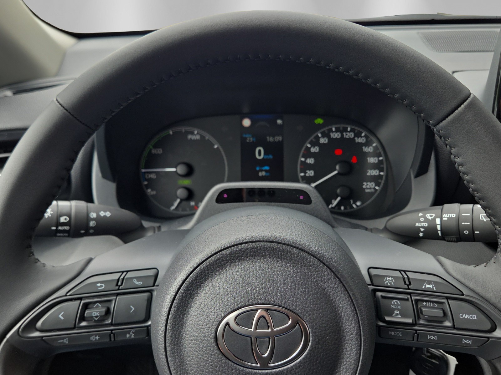 TOYOTA Yaris 1.5 Comfort e-CVT-image-13