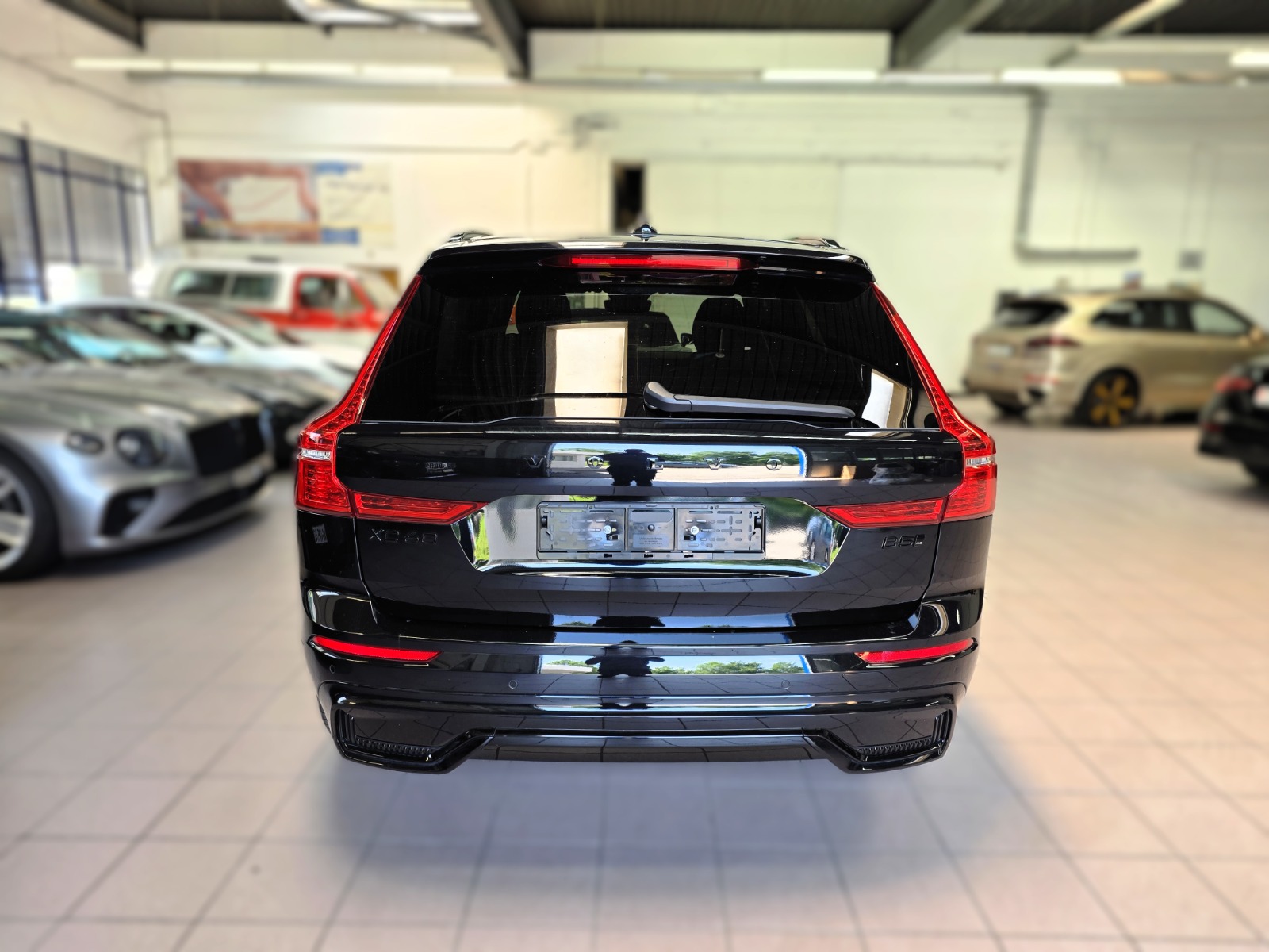 VOLVO XC60 B5 Benzin Mild Hybrid AWD Ultra Dark Geartronic-image-3