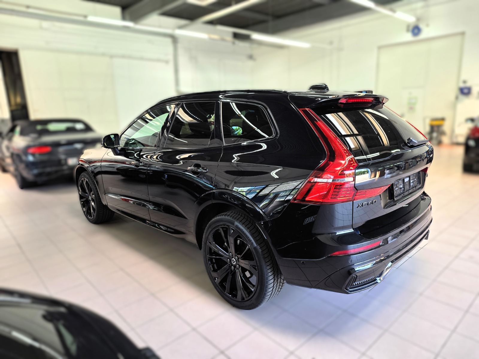 VOLVO XC60 B5 Benzin Mild Hybrid AWD Ultra Dark Geartronic-image-2