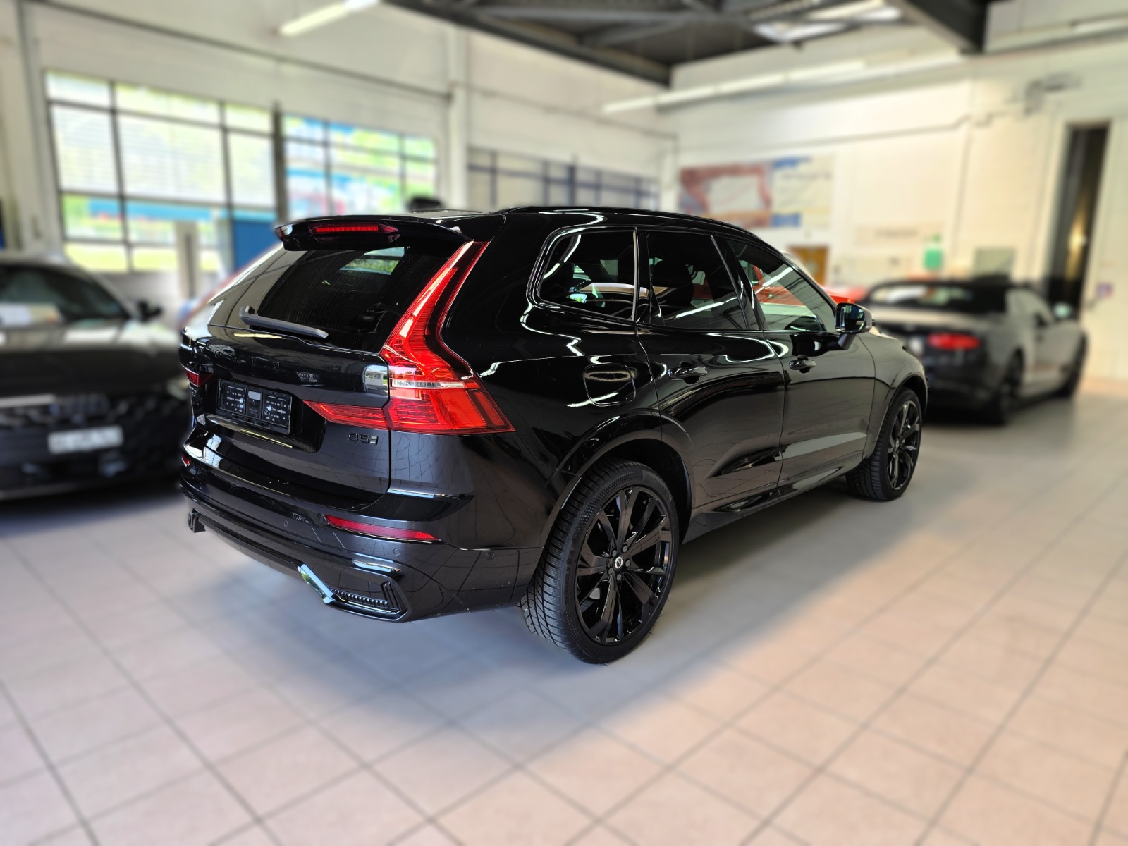 VOLVO XC60 B5 Benzin Mild Hybrid AWD Ultra Dark Geartronic-image-4