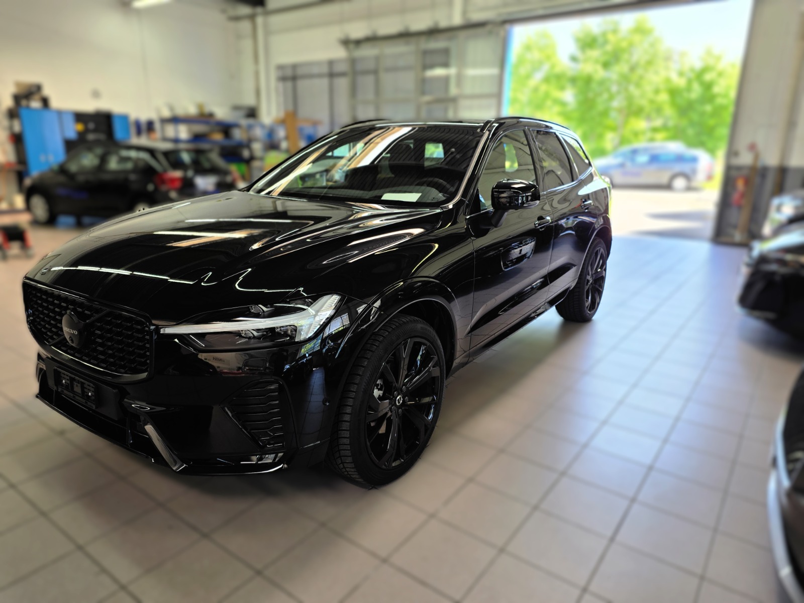 VOLVO XC60 B5 Benzin Mild Hybrid AWD Ultra Dark Geartronic-image-0