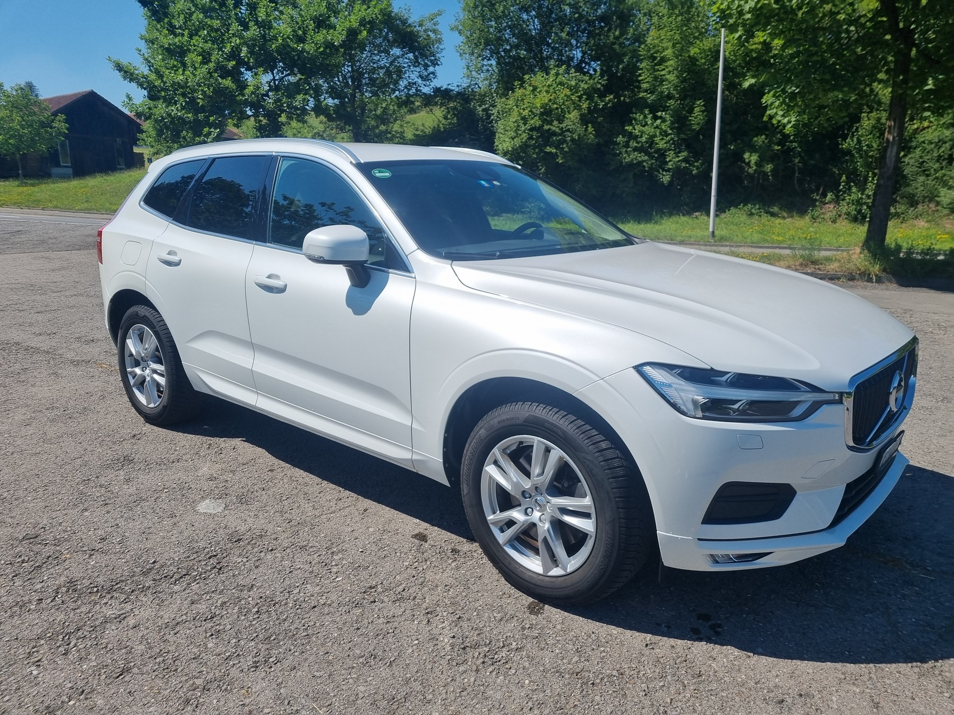 VOLVO 2.0 D4 Momentum AWD-image-2