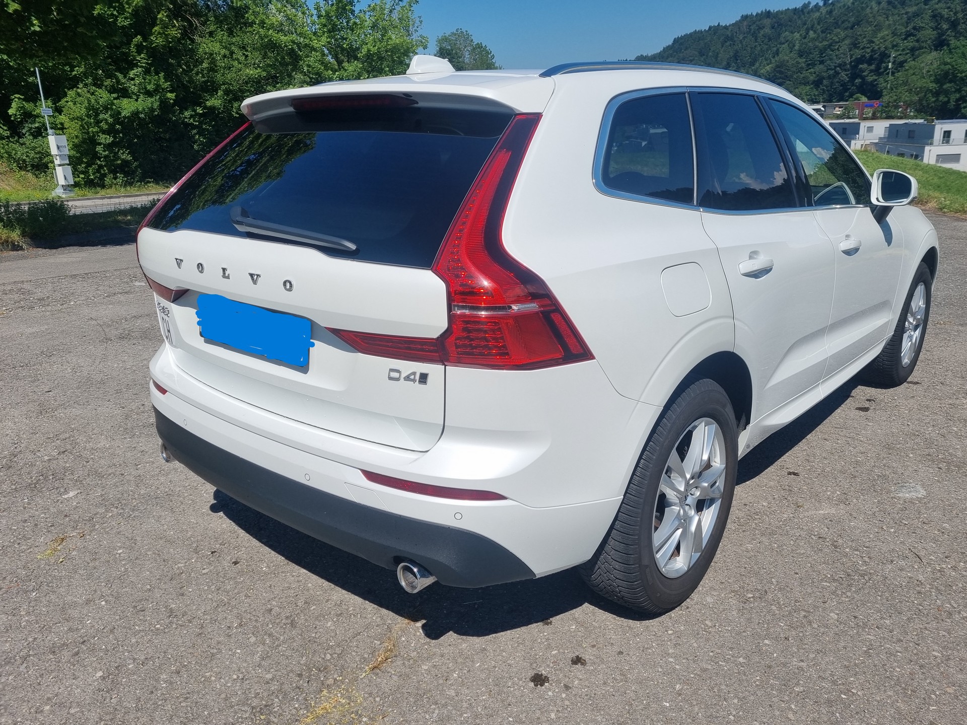 VOLVO 2.0 D4 Momentum AWD-image-1