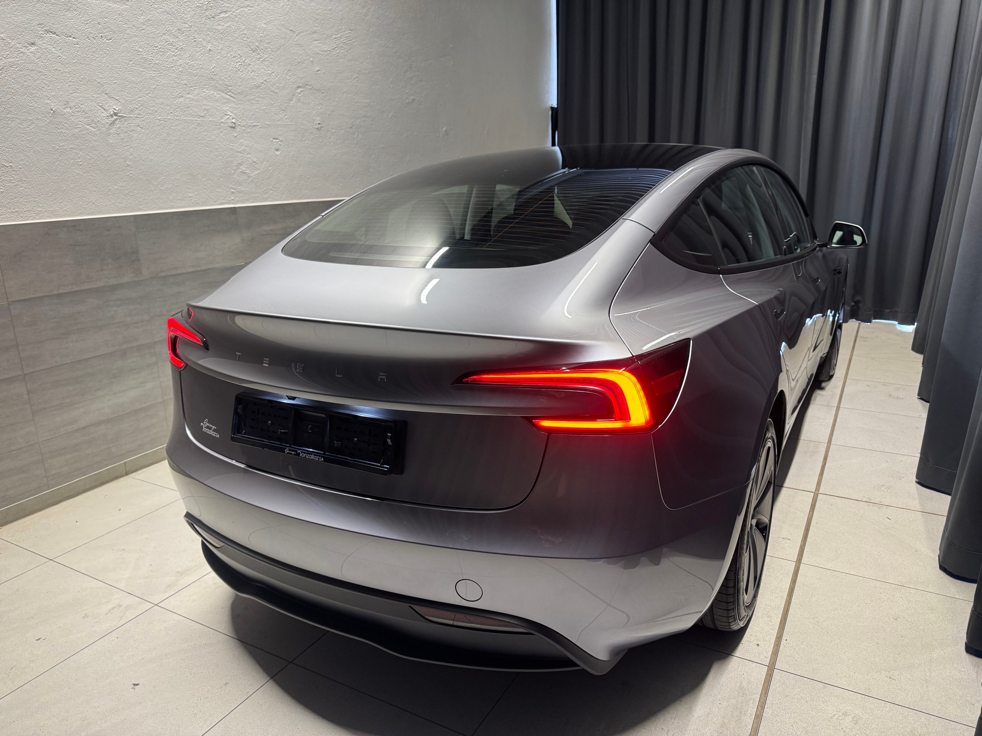 TESLA Model 3 RWD-image-5
