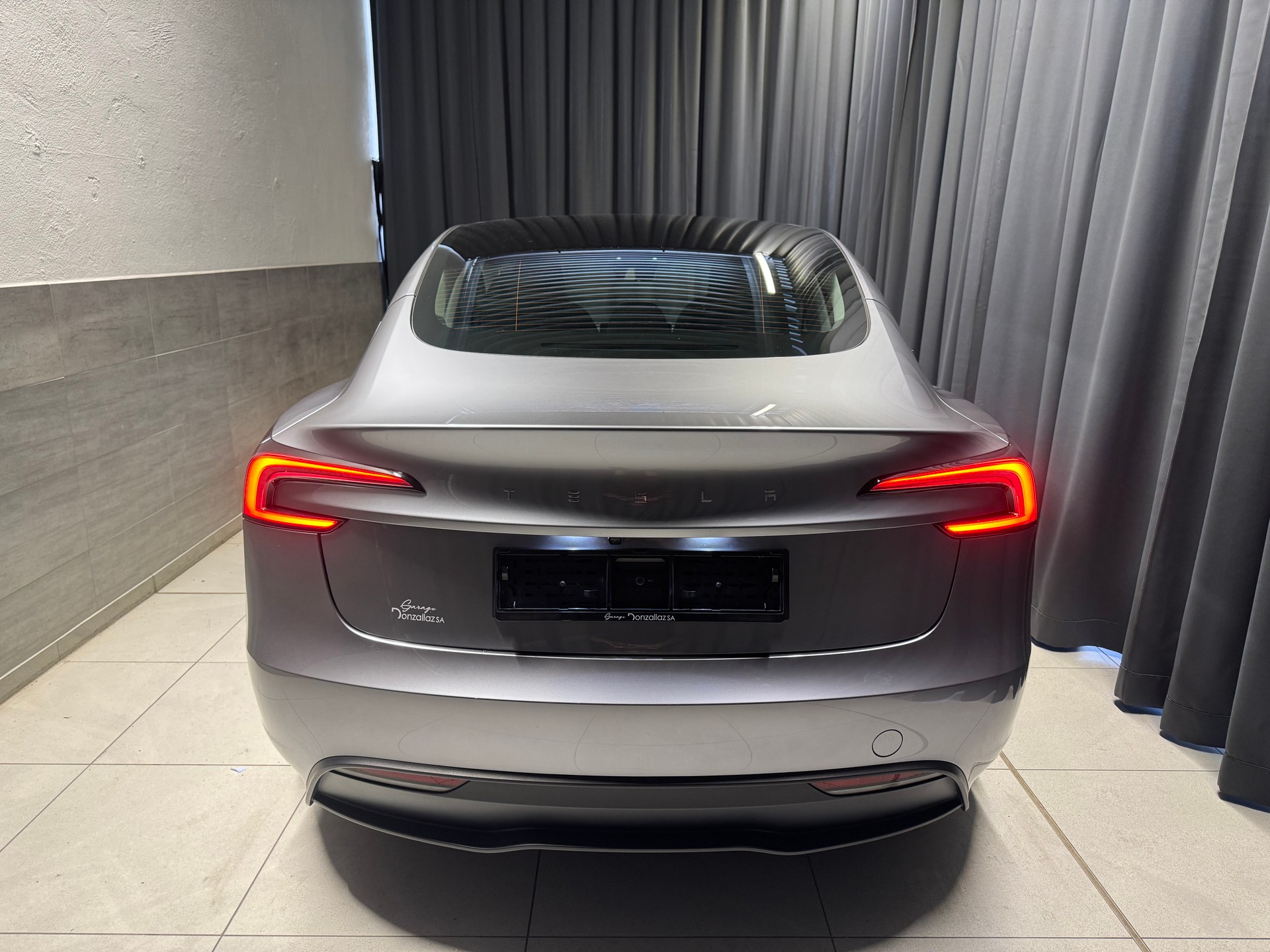 TESLA Model 3 RWD-image-4